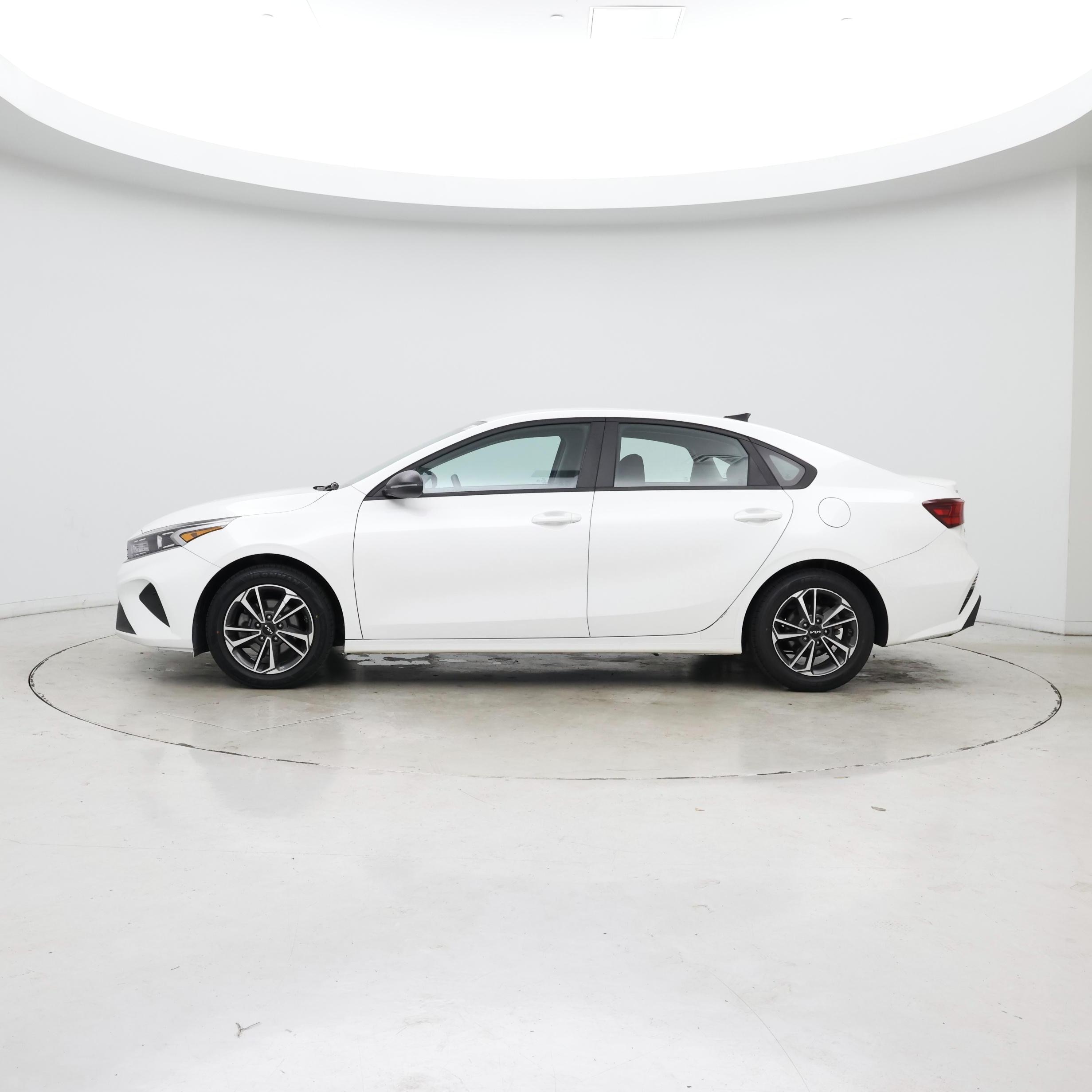 Thumbnail: 2023 Kia Forte - 3