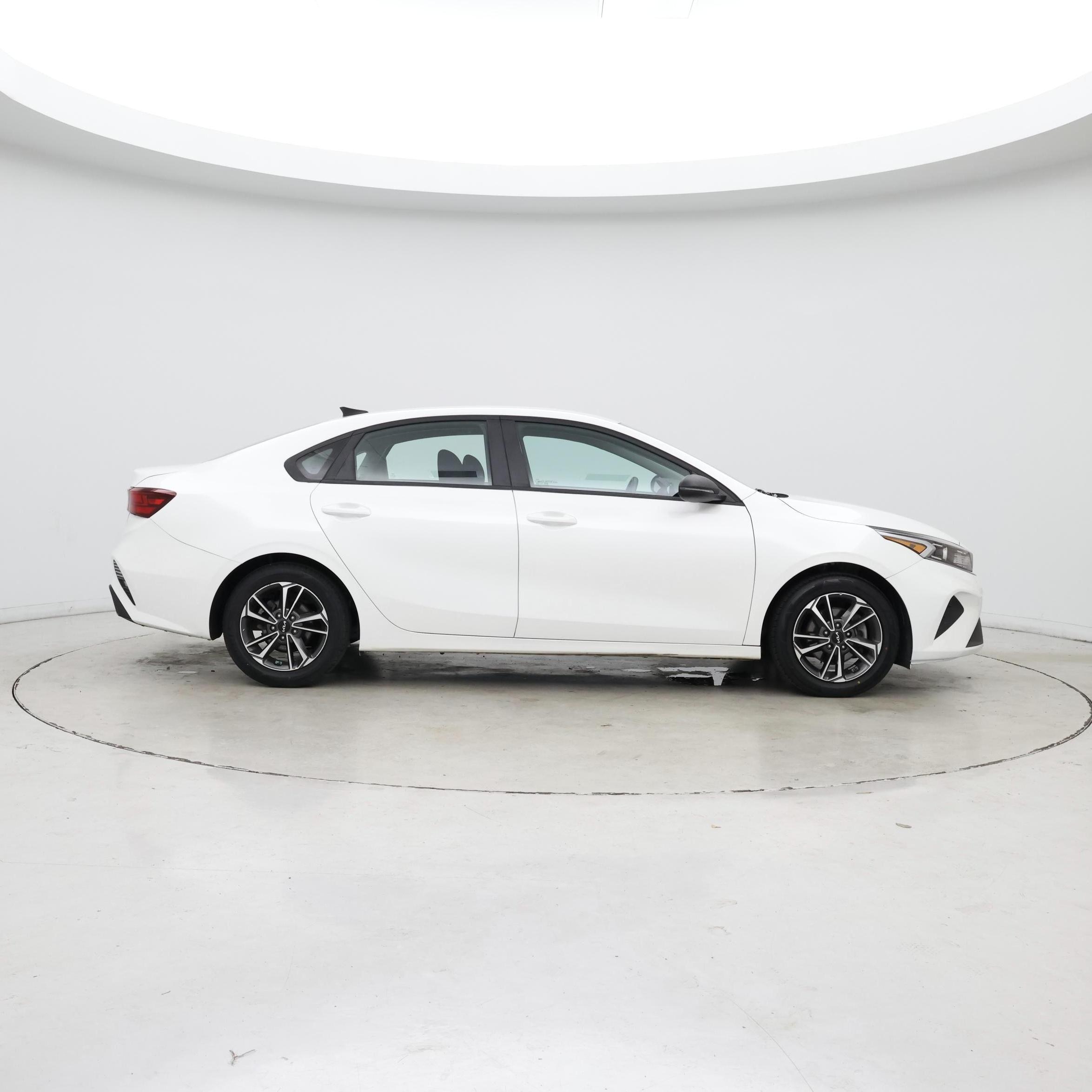 Thumbnail: 2023 Kia Forte - 7