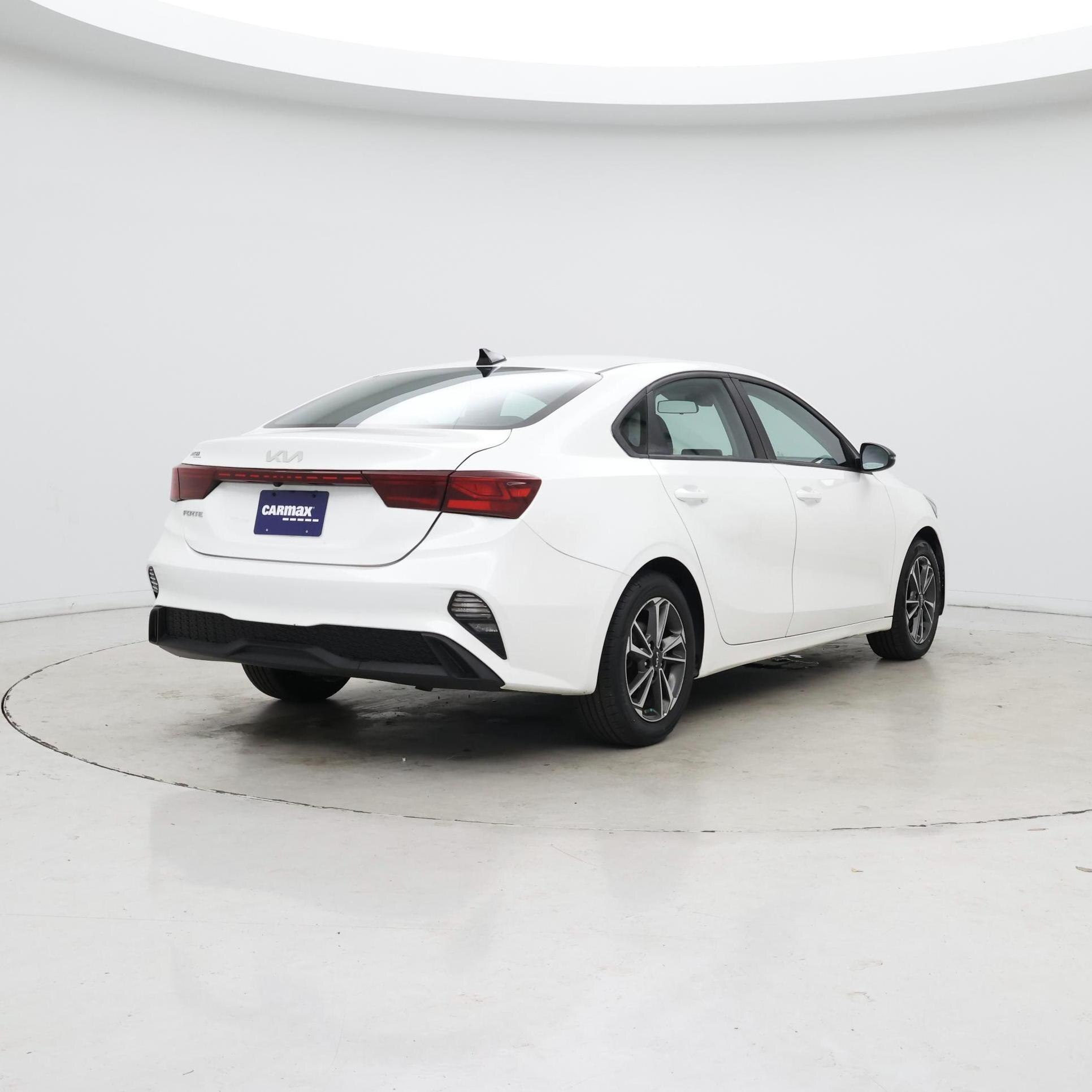 Thumbnail: 2023 Kia Forte - 8