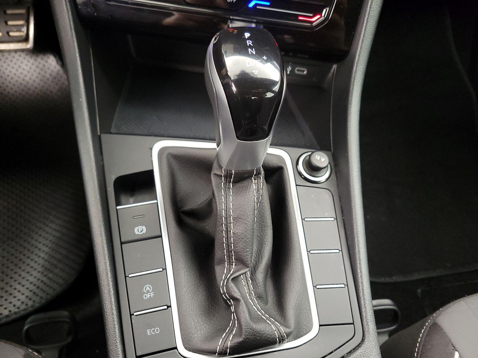 2025 Volkswagen Jetta Sport - Photo 18