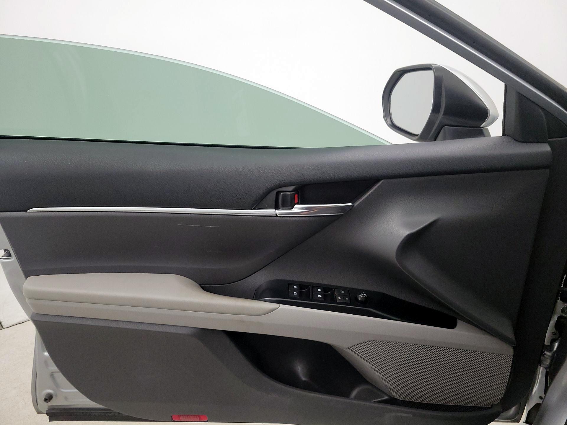 Thumbnail: 2020 Toyota Camry - 12