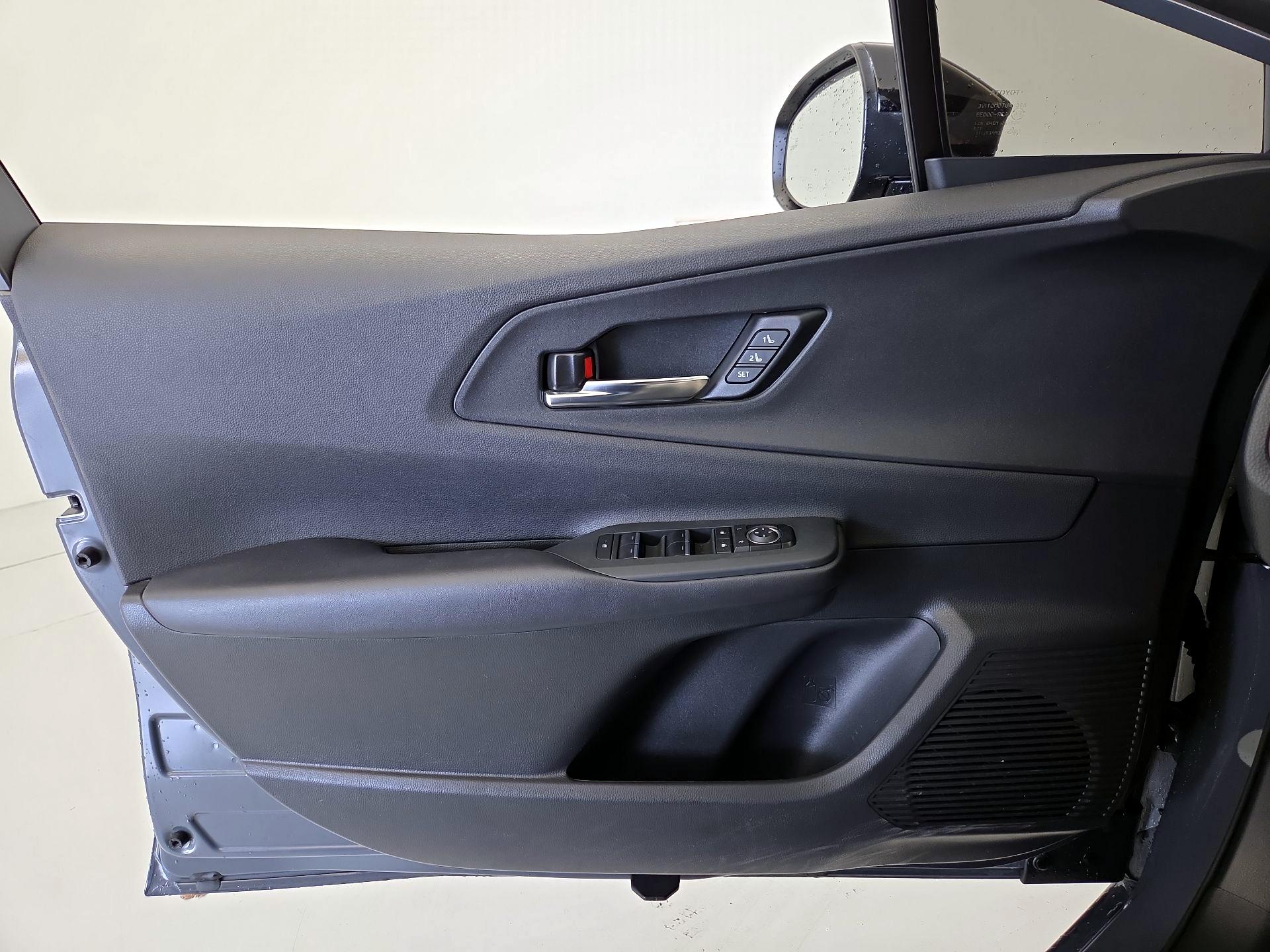 Thumbnail: 2023 Toyota Prius Prime - 12