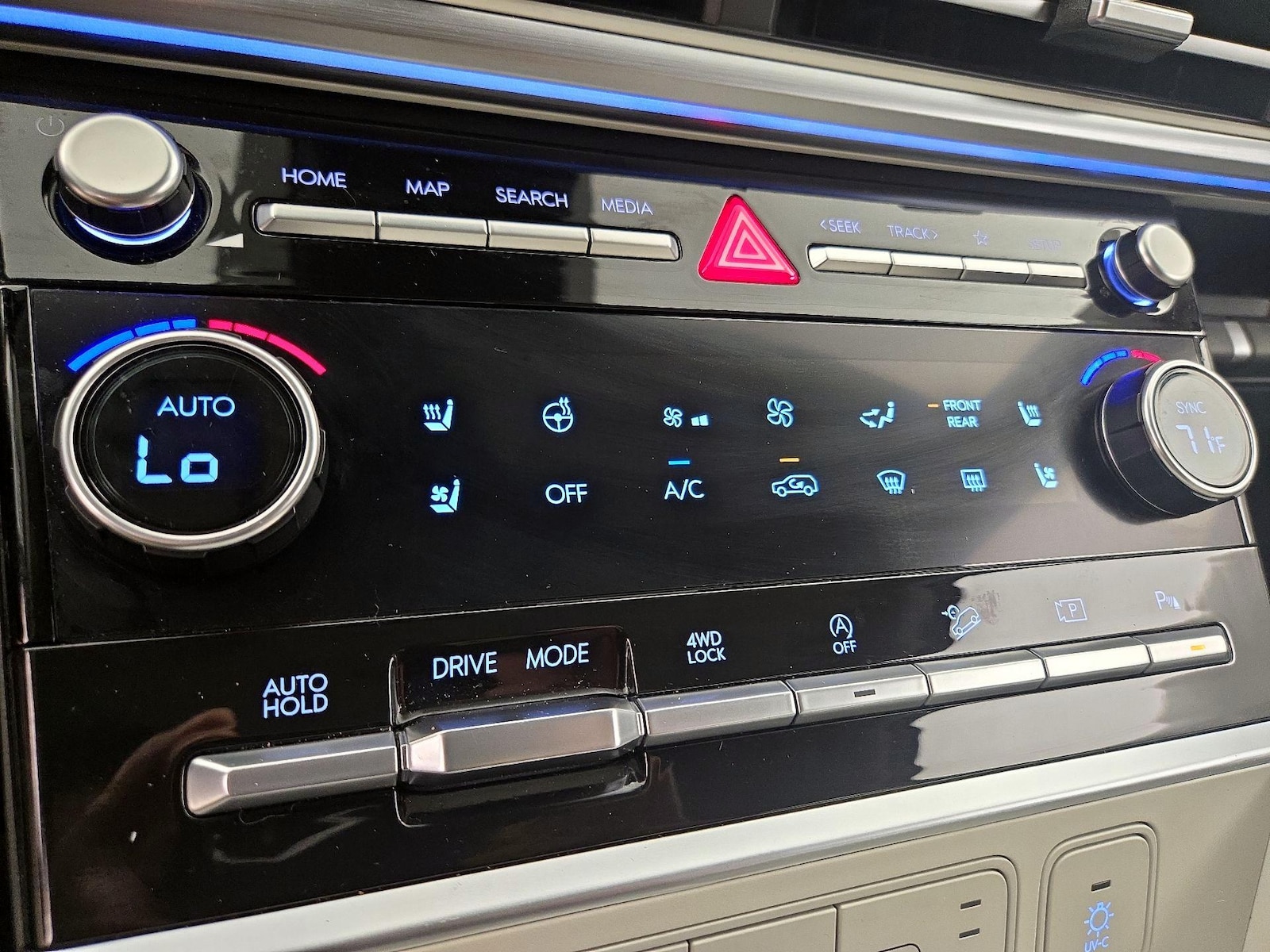2024 Hyundai Santa Fe Limited - Photo 18