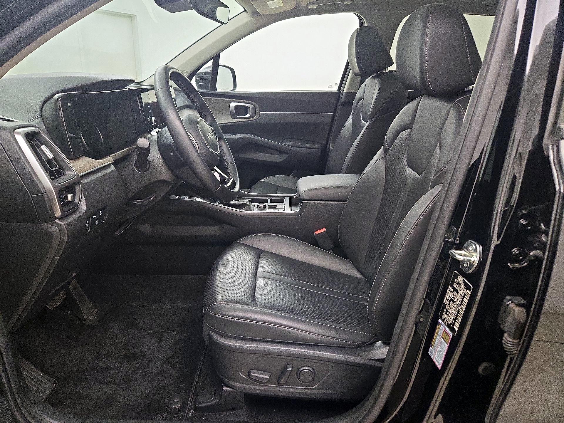 Thumbnail: 2023 Kia Sorento - 11