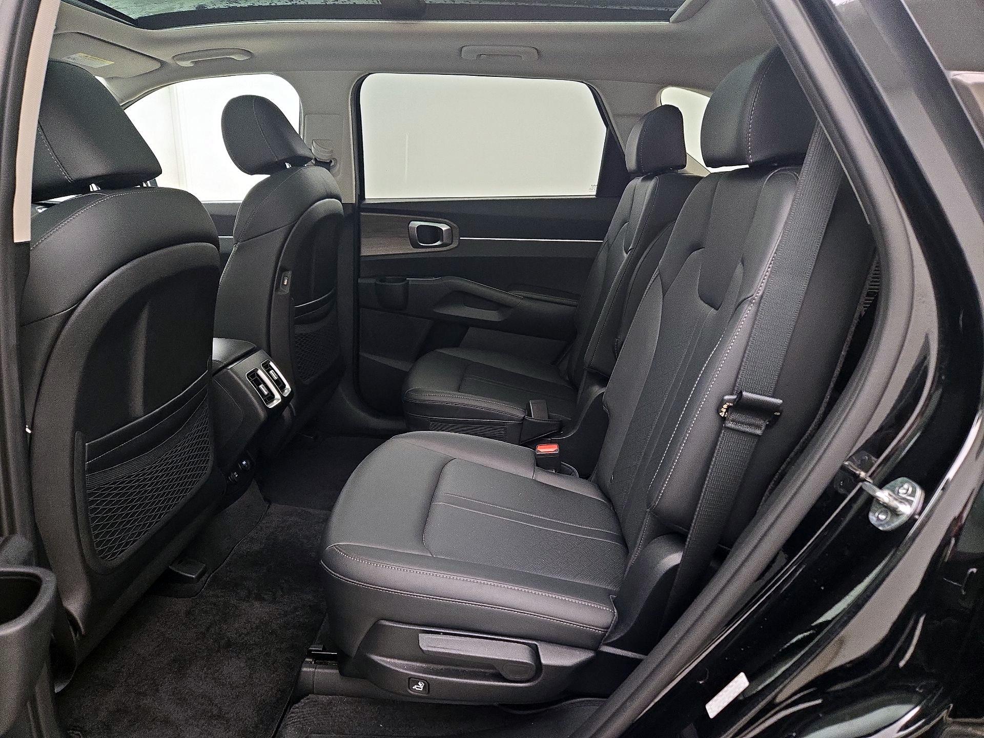 Thumbnail: 2023 Kia Sorento - 18