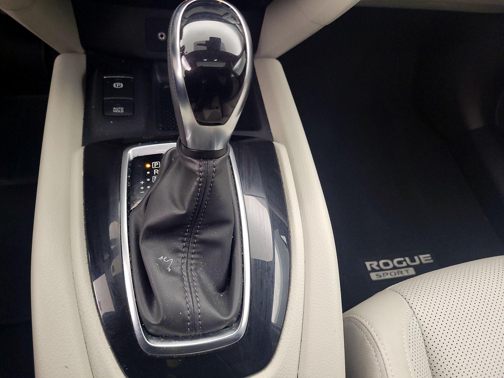 Thumbnail: 2022 Nissan Rogue Sport - 17