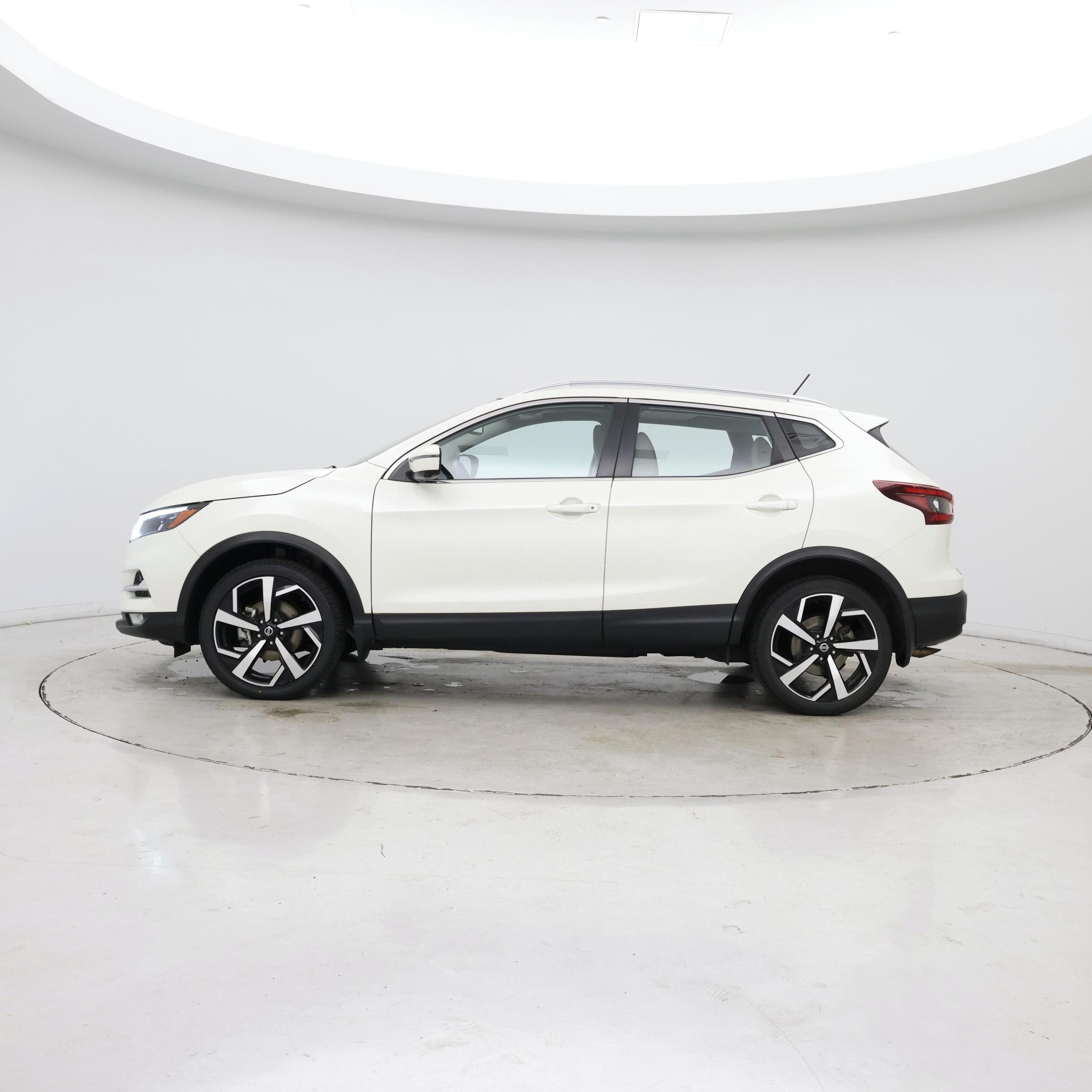 Thumbnail: 2022 Nissan Rogue Sport - 3