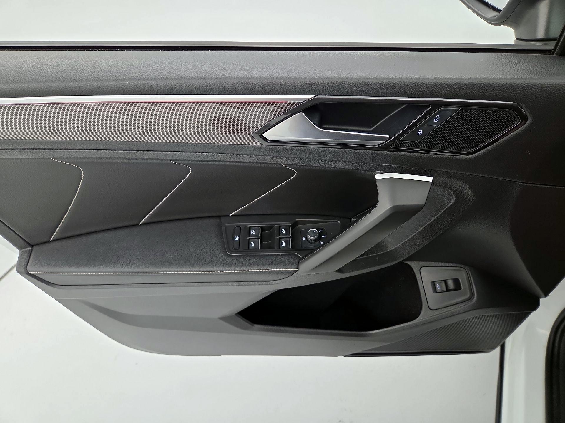 Thumbnail: 2022 Volkswagen Tiguan - 12