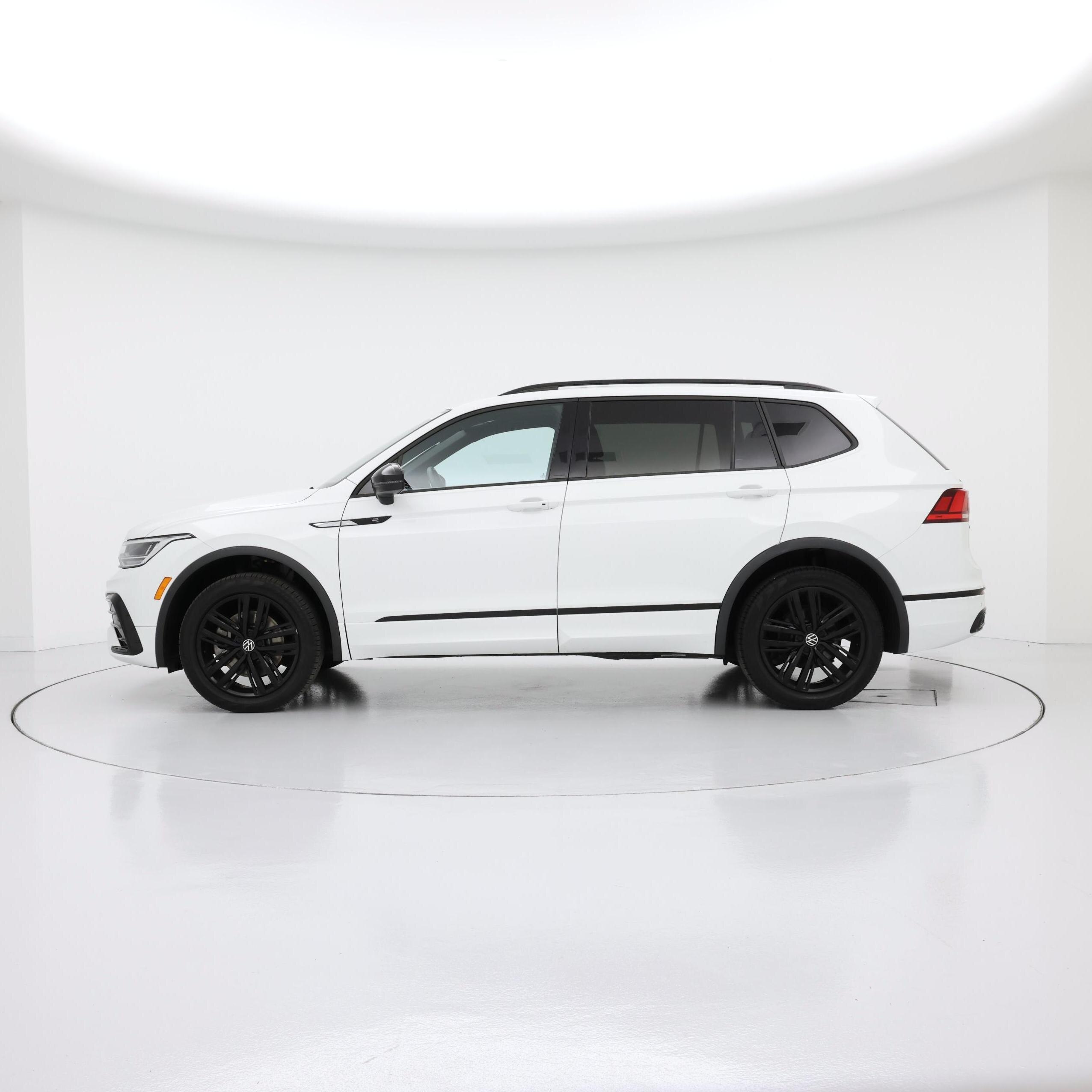 Thumbnail: 2022 Volkswagen Tiguan - 3