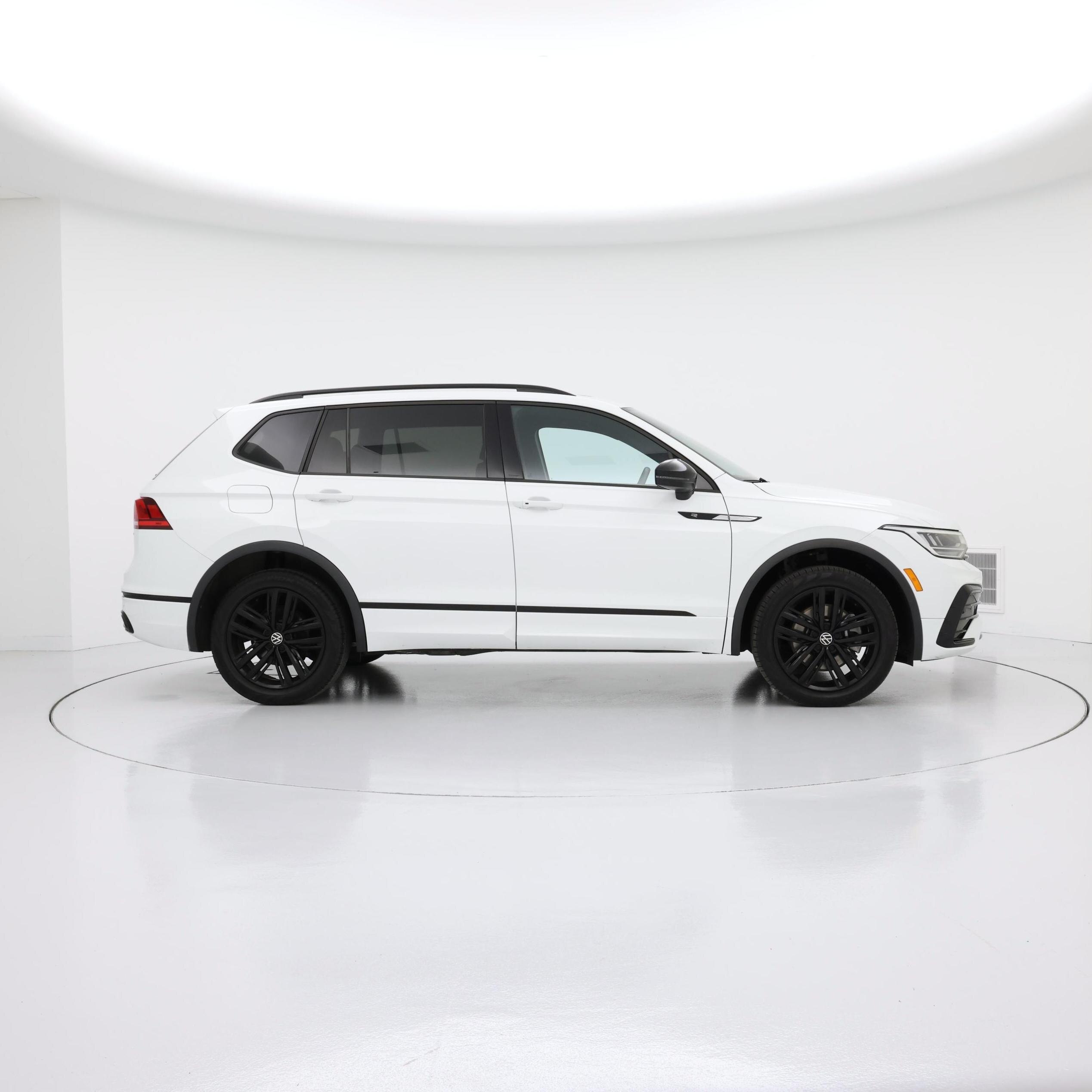 Thumbnail: 2022 Volkswagen Tiguan - 7