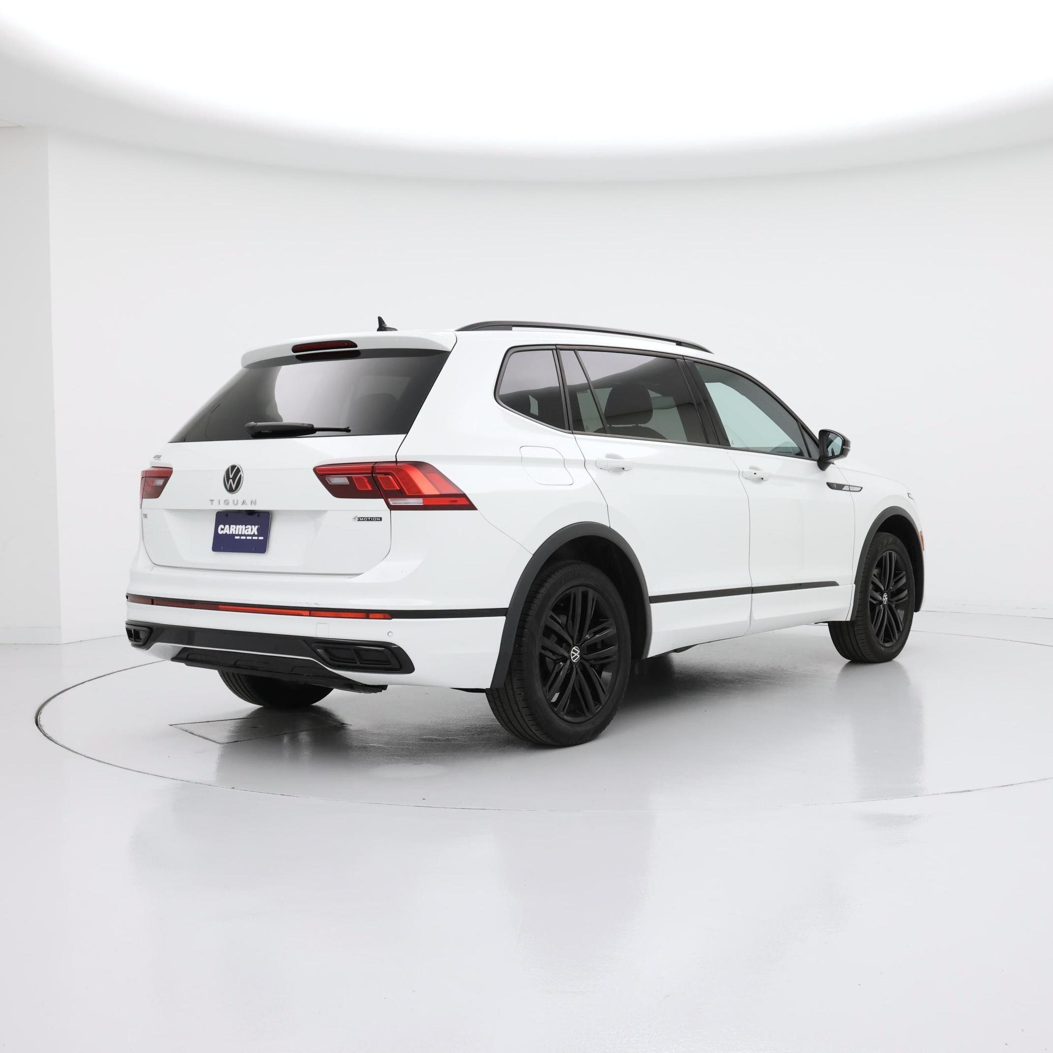 Thumbnail: 2022 Volkswagen Tiguan - 8