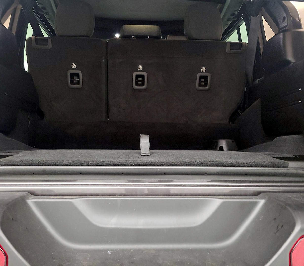 Trunk/Cargo (Seats Up)