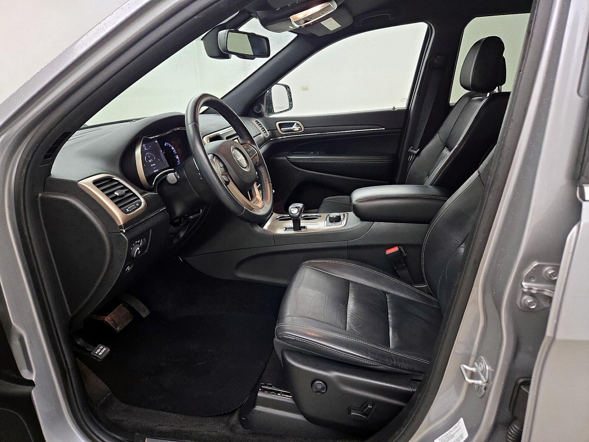 Thumbnail: 2015 Jeep Grand Cherokee - 11
