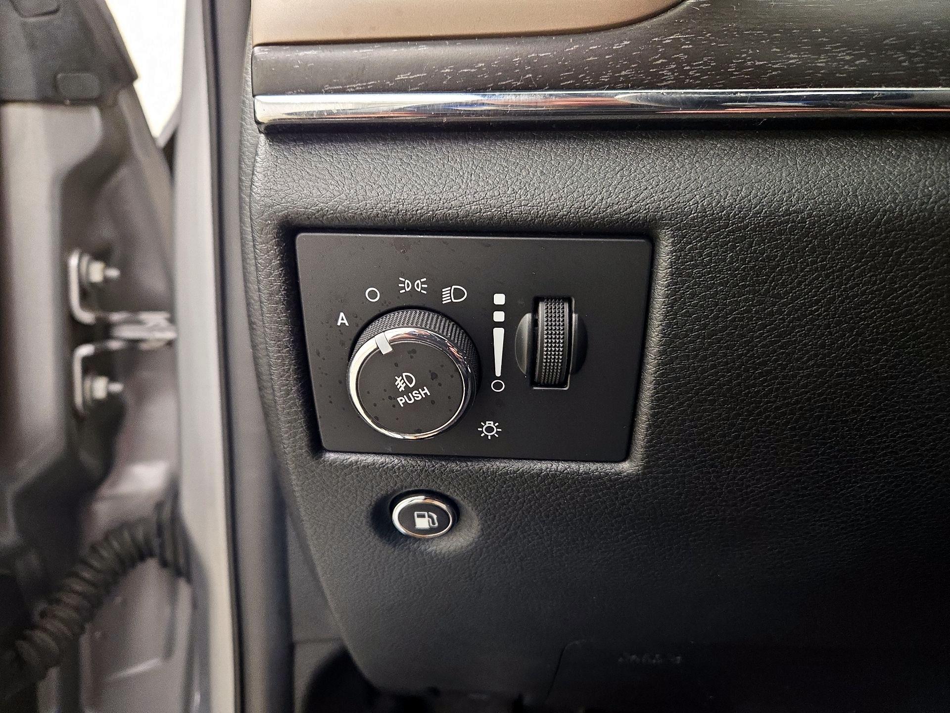 Thumbnail: 2015 Jeep Grand Cherokee - 13