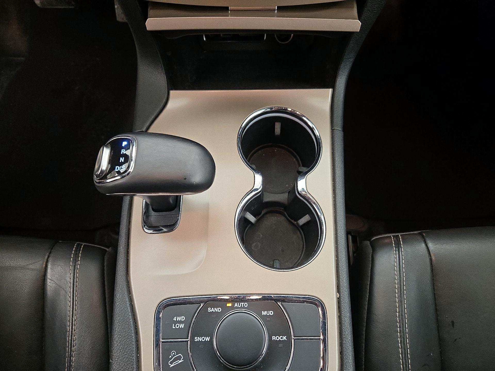 Thumbnail: 2015 Jeep Grand Cherokee - 17