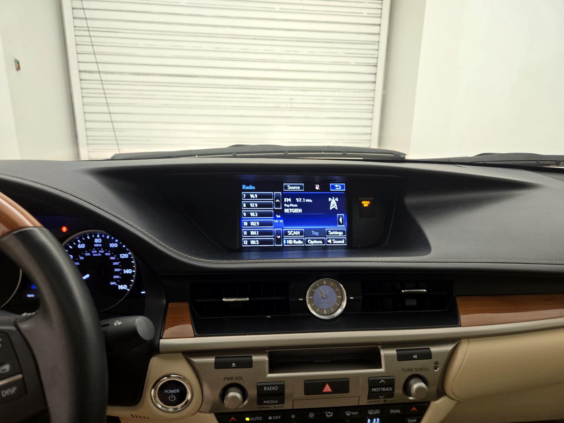Thumbnail: 2015 Lexus ES - 9