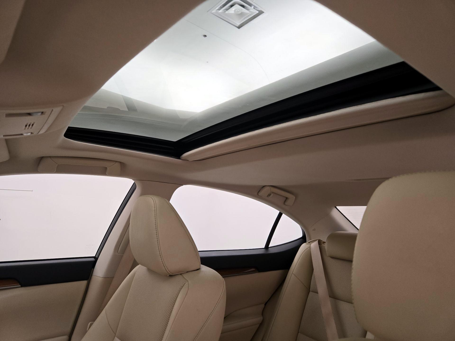 Thumbnail: 2015 Lexus ES - 18