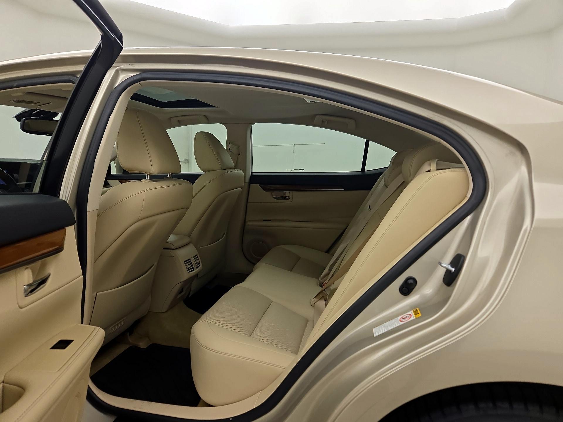Thumbnail: 2015 Lexus ES - 19