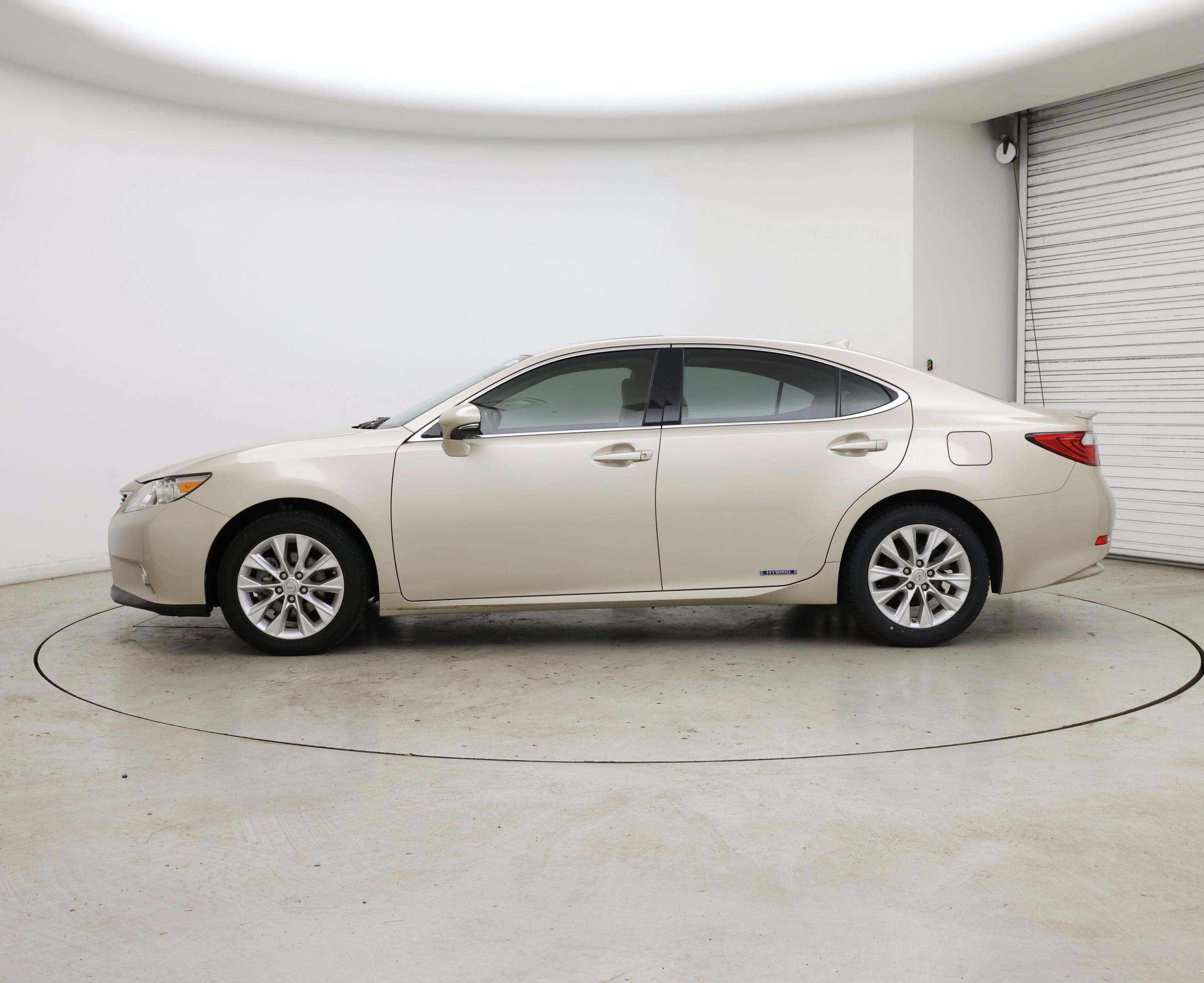 Thumbnail: 2015 Lexus ES - 3