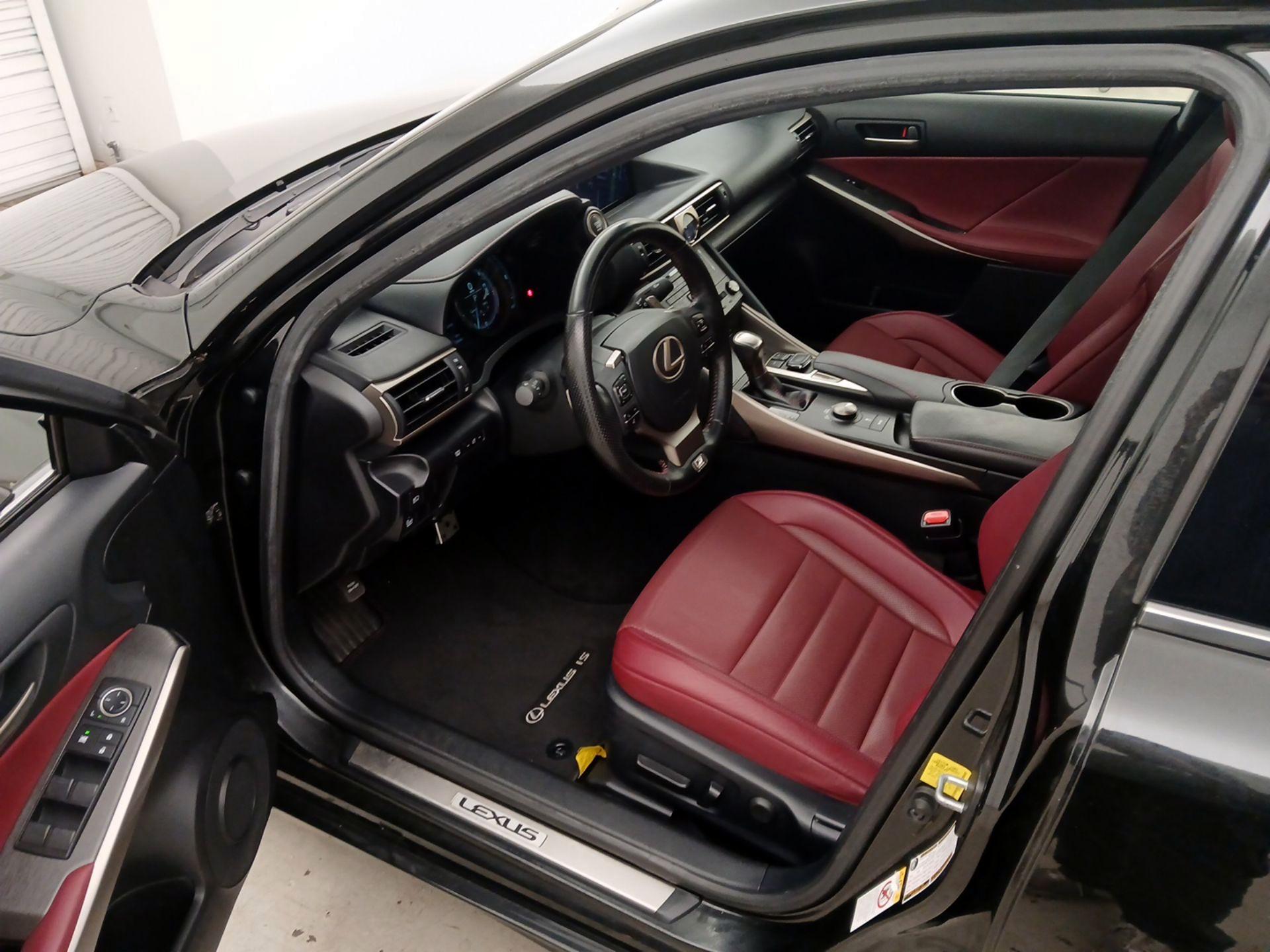 Thumbnail: 2019 Lexus IS - 11
