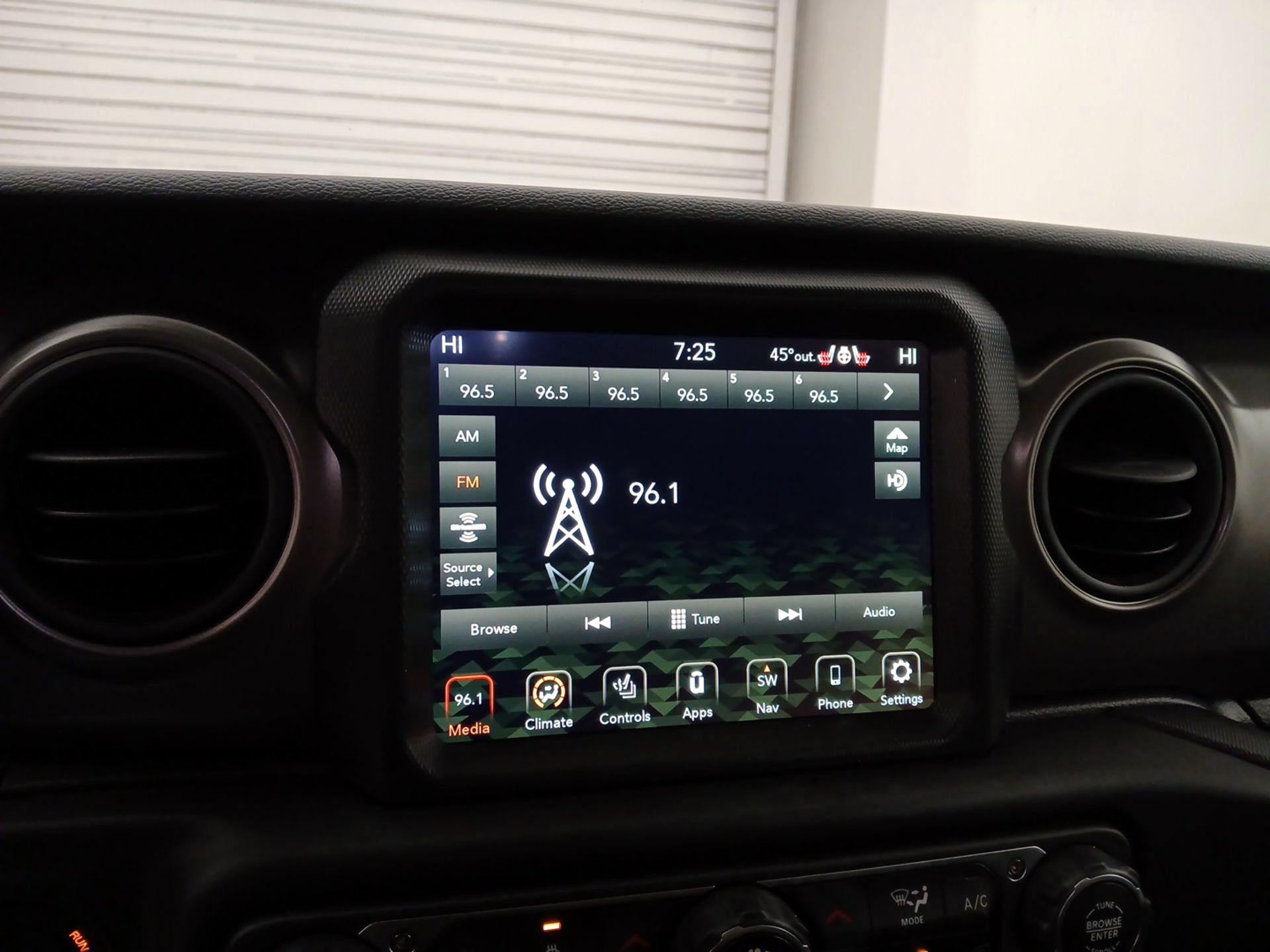Thumbnail: 2023 Jeep Gladiator - 16