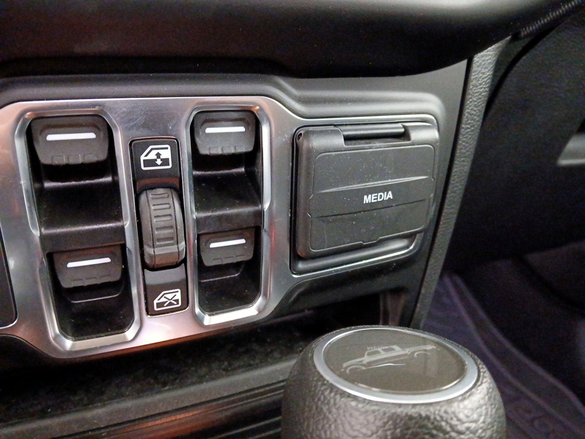 Thumbnail: 2023 Jeep Gladiator - 19