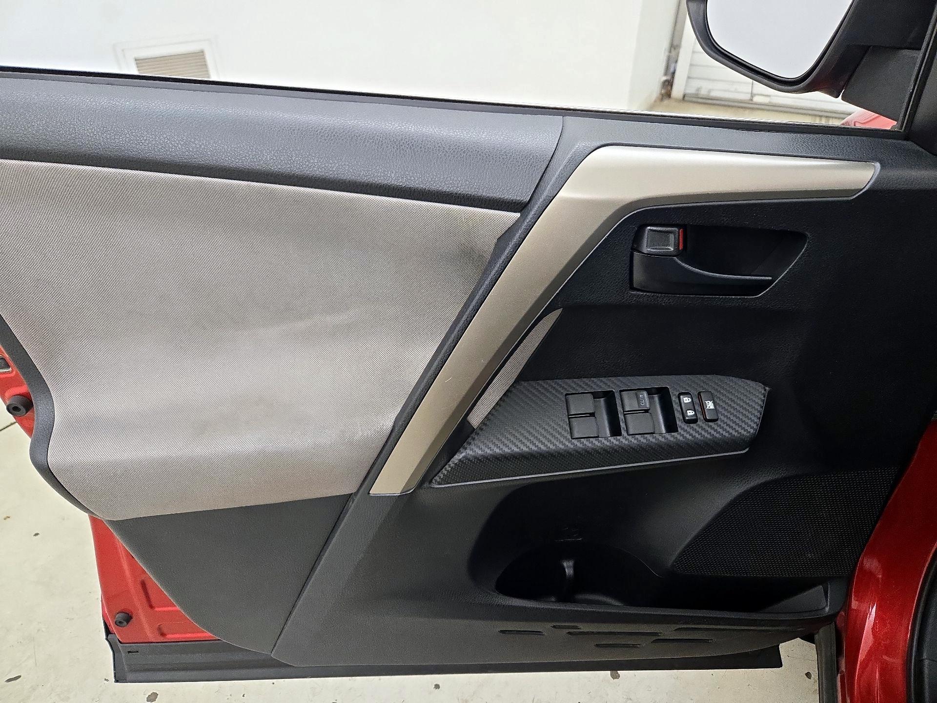 Thumbnail: 2014 Toyota RAV4 - 12