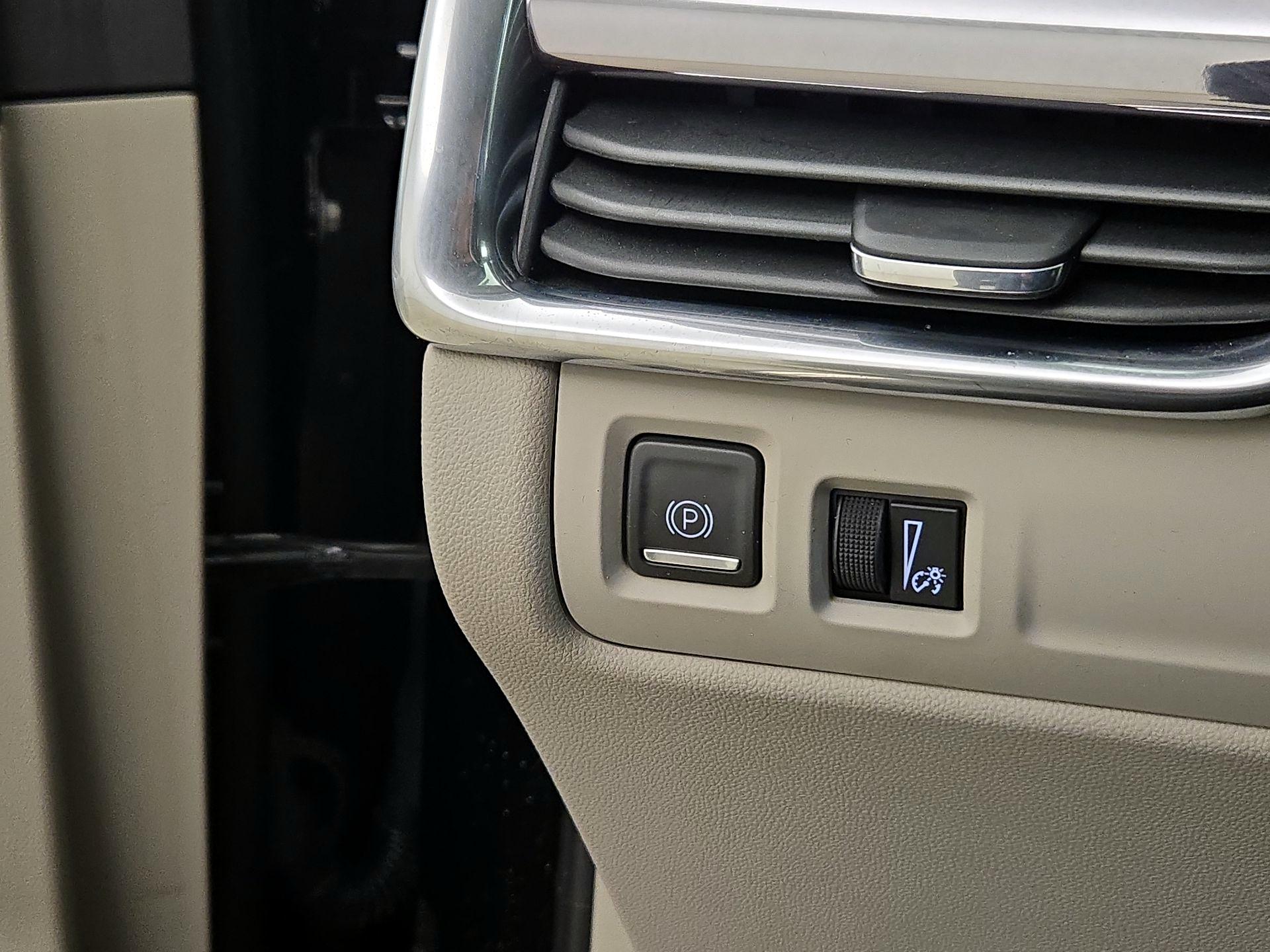 Thumbnail: 2021 Cadillac XT4 - 13