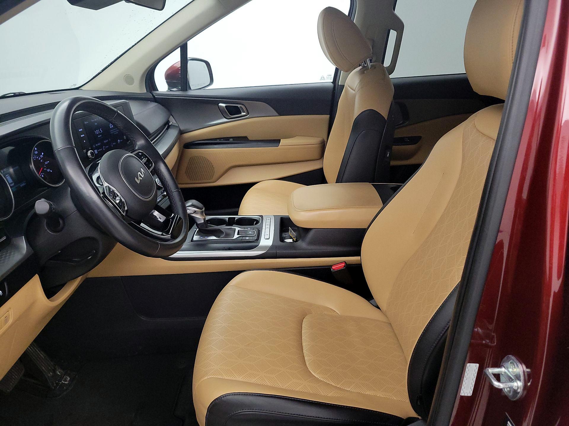 Thumbnail: 2023 Kia Carnival - 11