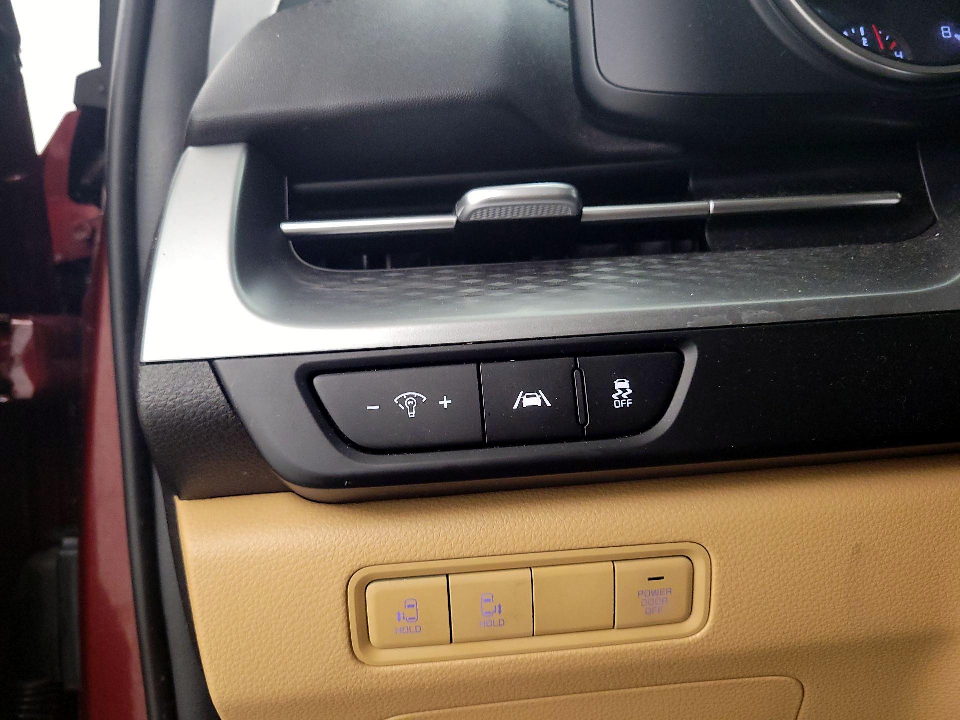 Thumbnail: 2023 Kia Carnival - 13
