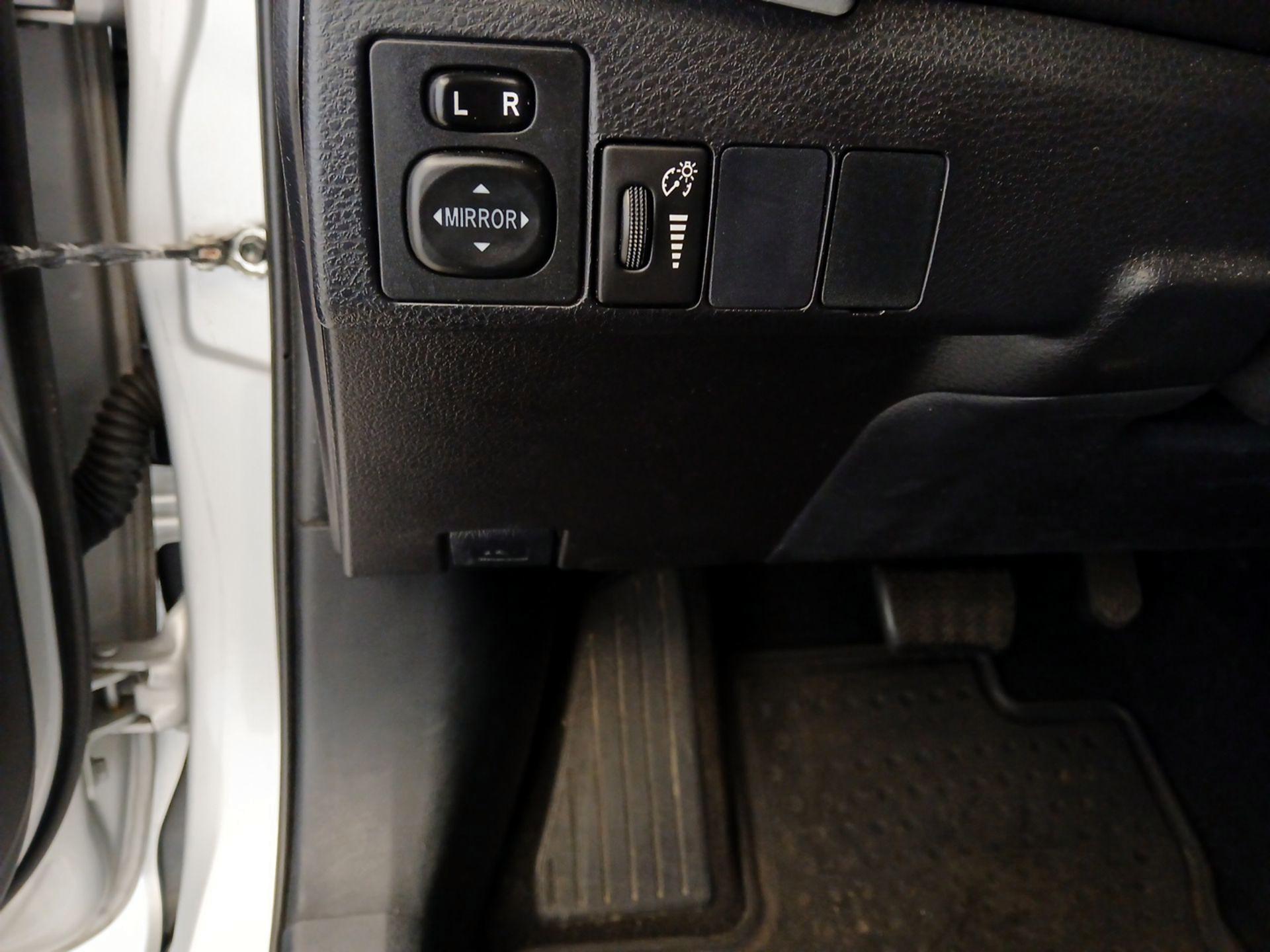 Thumbnail: 2016 Toyota Corolla - 13