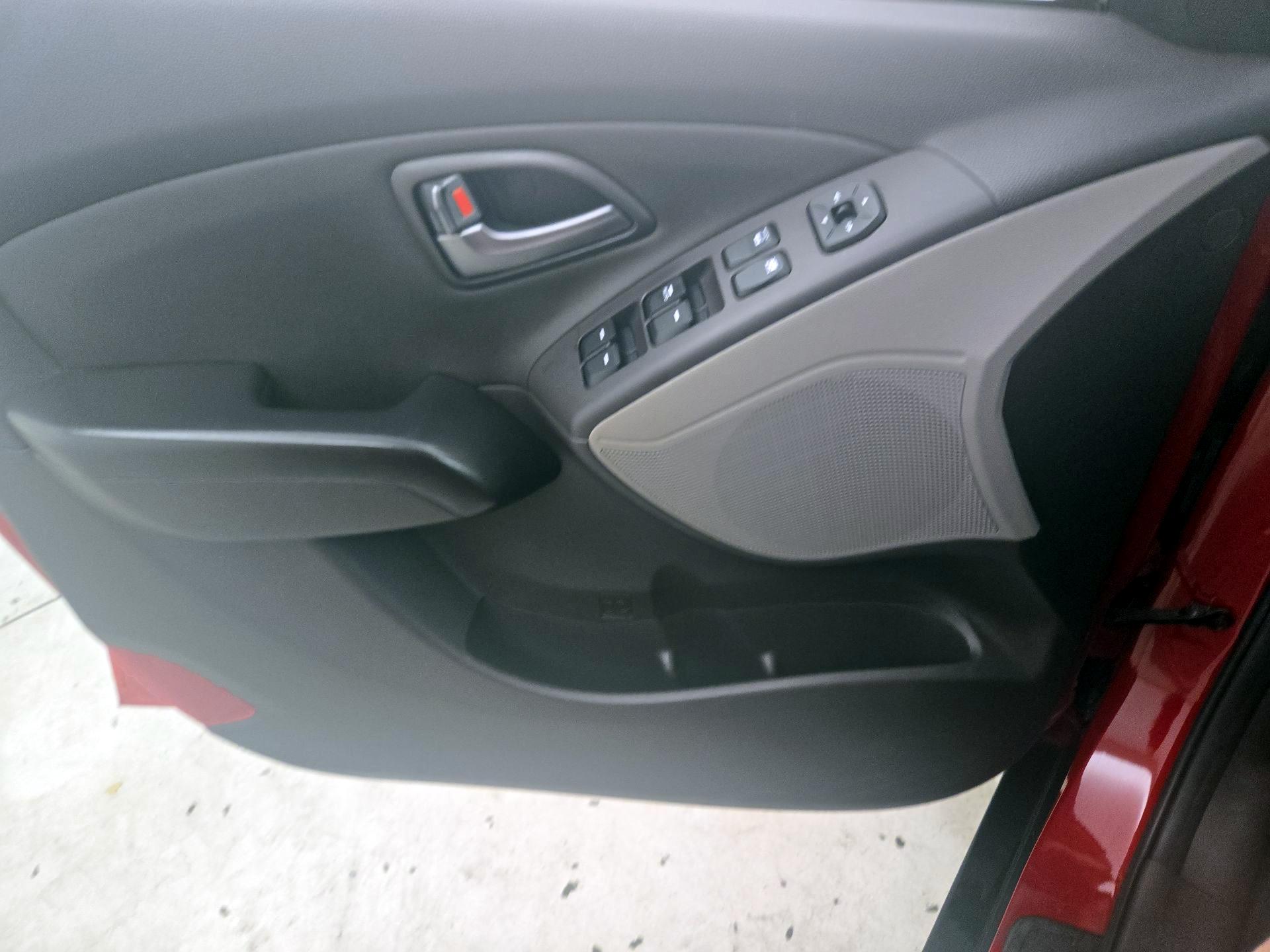Thumbnail: 2015 Hyundai Tucson - 12
