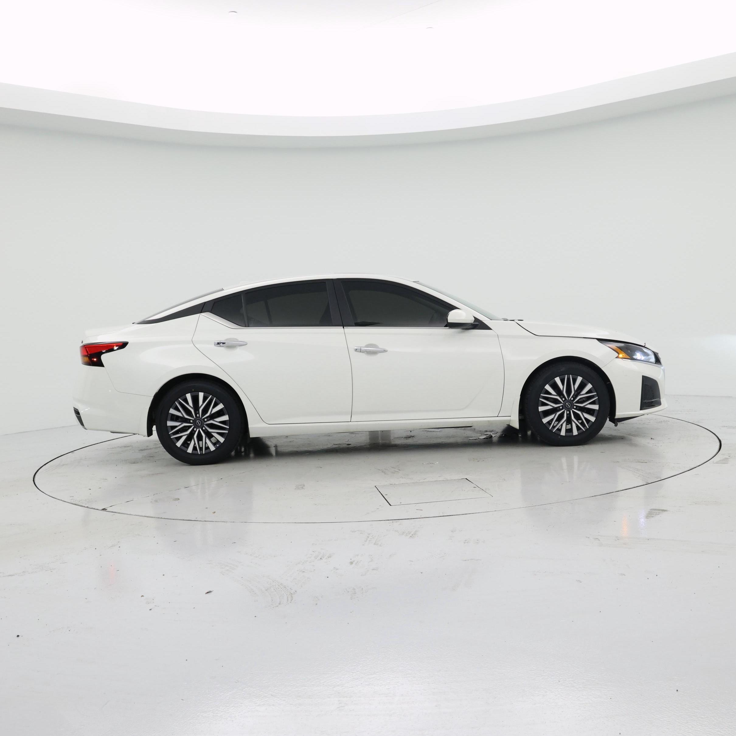 Thumbnail: 2023 Nissan Altima - 7