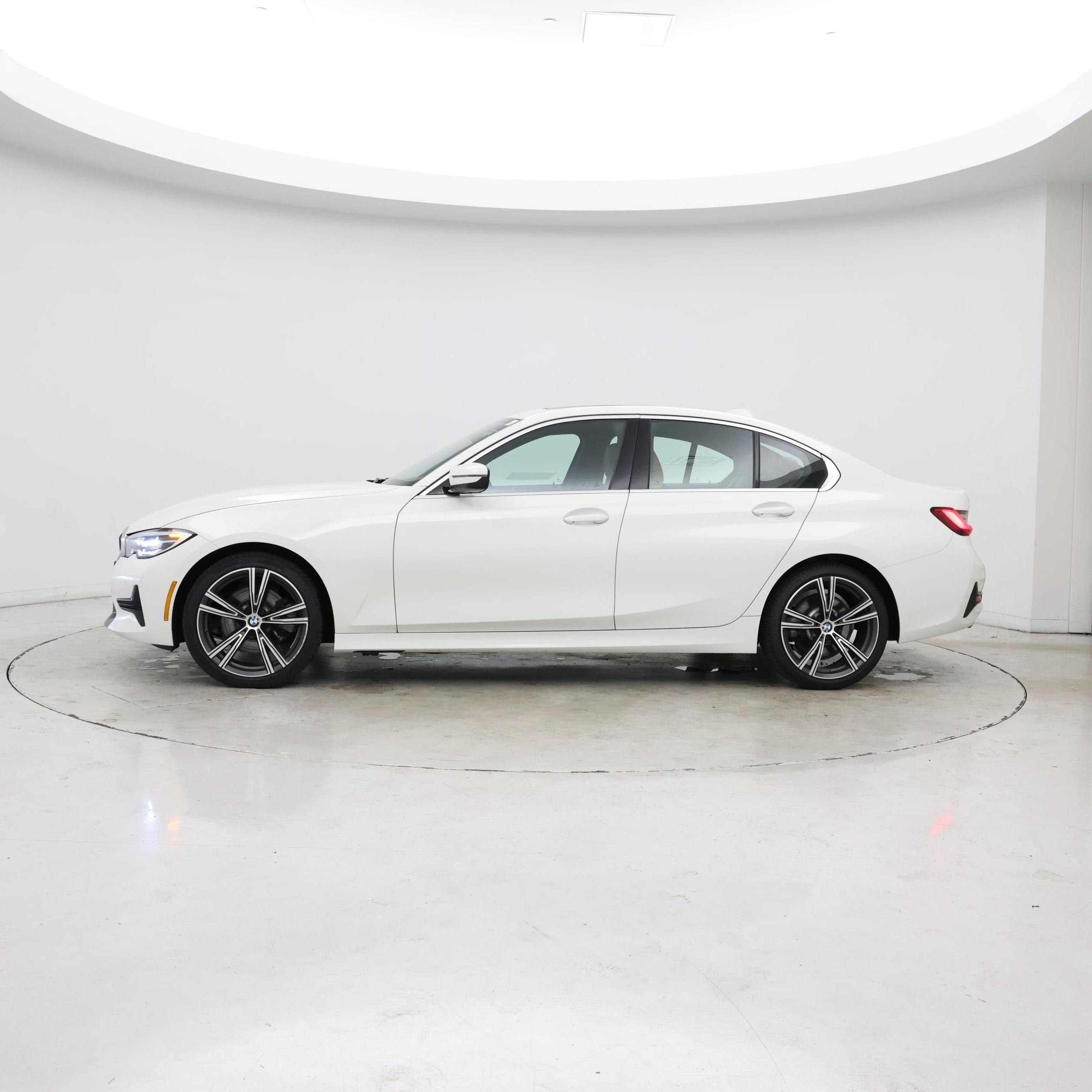 Thumbnail: 2021 BMW 3 Series - 3
