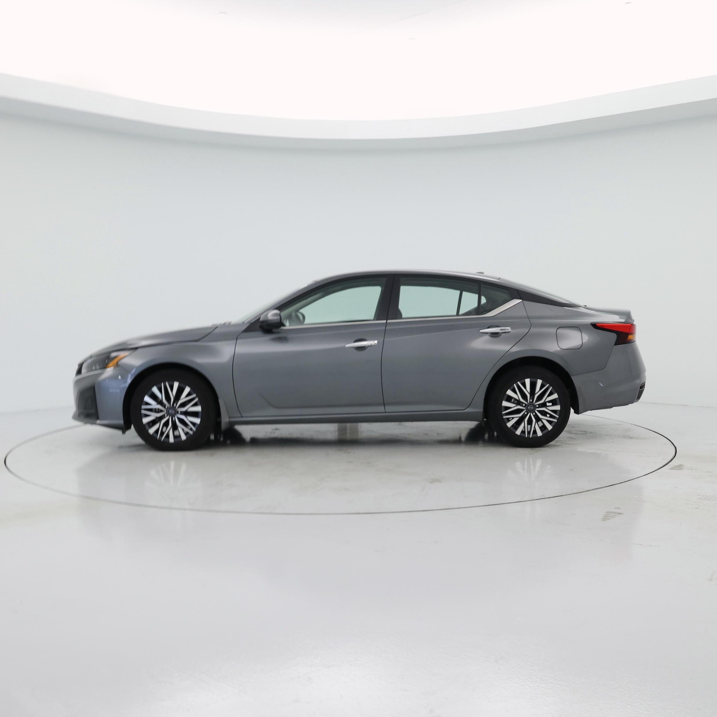 Thumbnail: 2023 Nissan Altima - 3