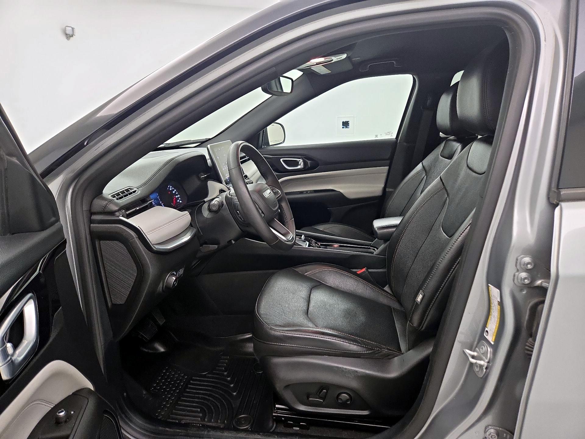 Thumbnail: 2023 Jeep Compass - 11