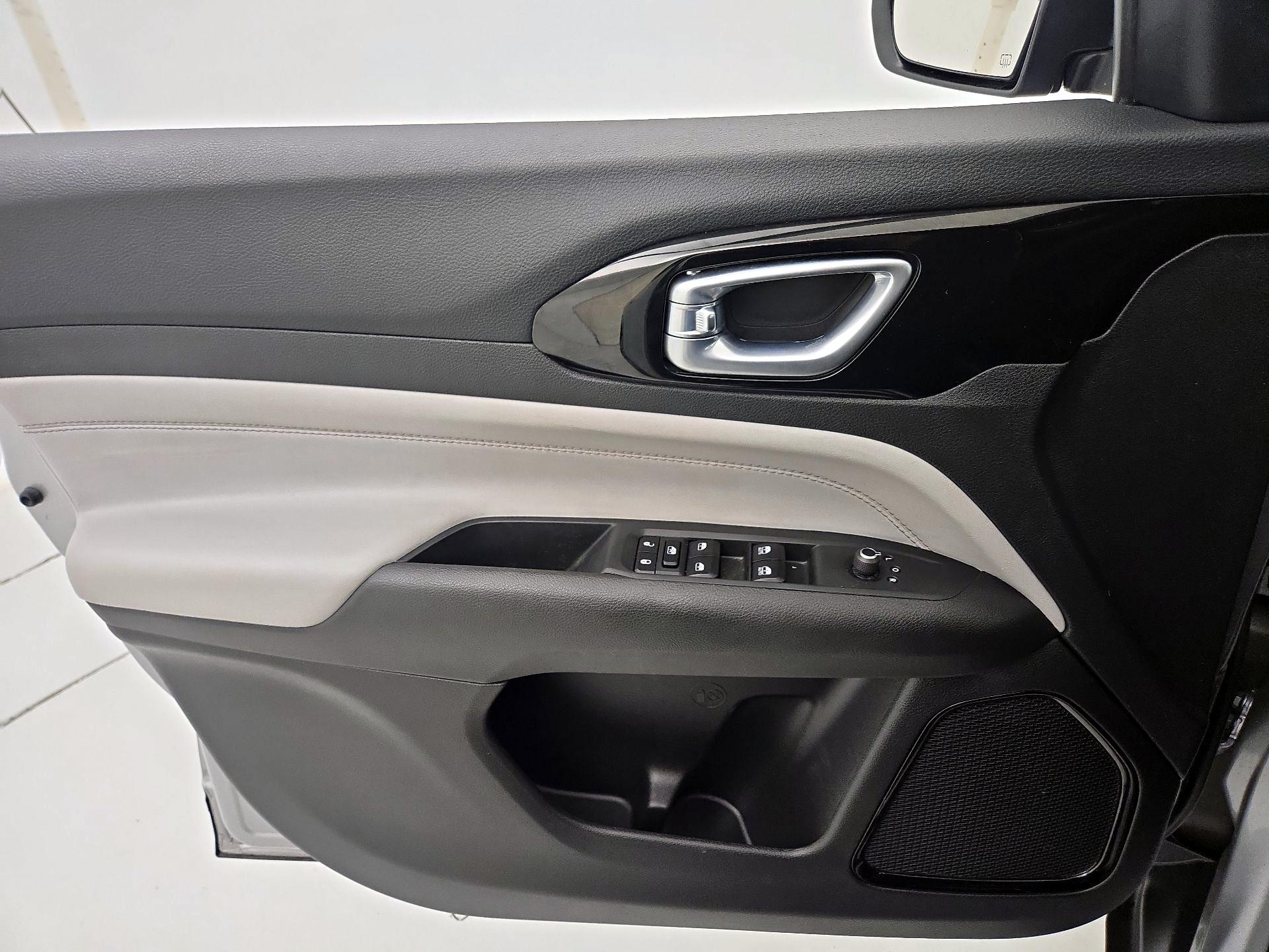 Thumbnail: 2023 Jeep Compass - 12
