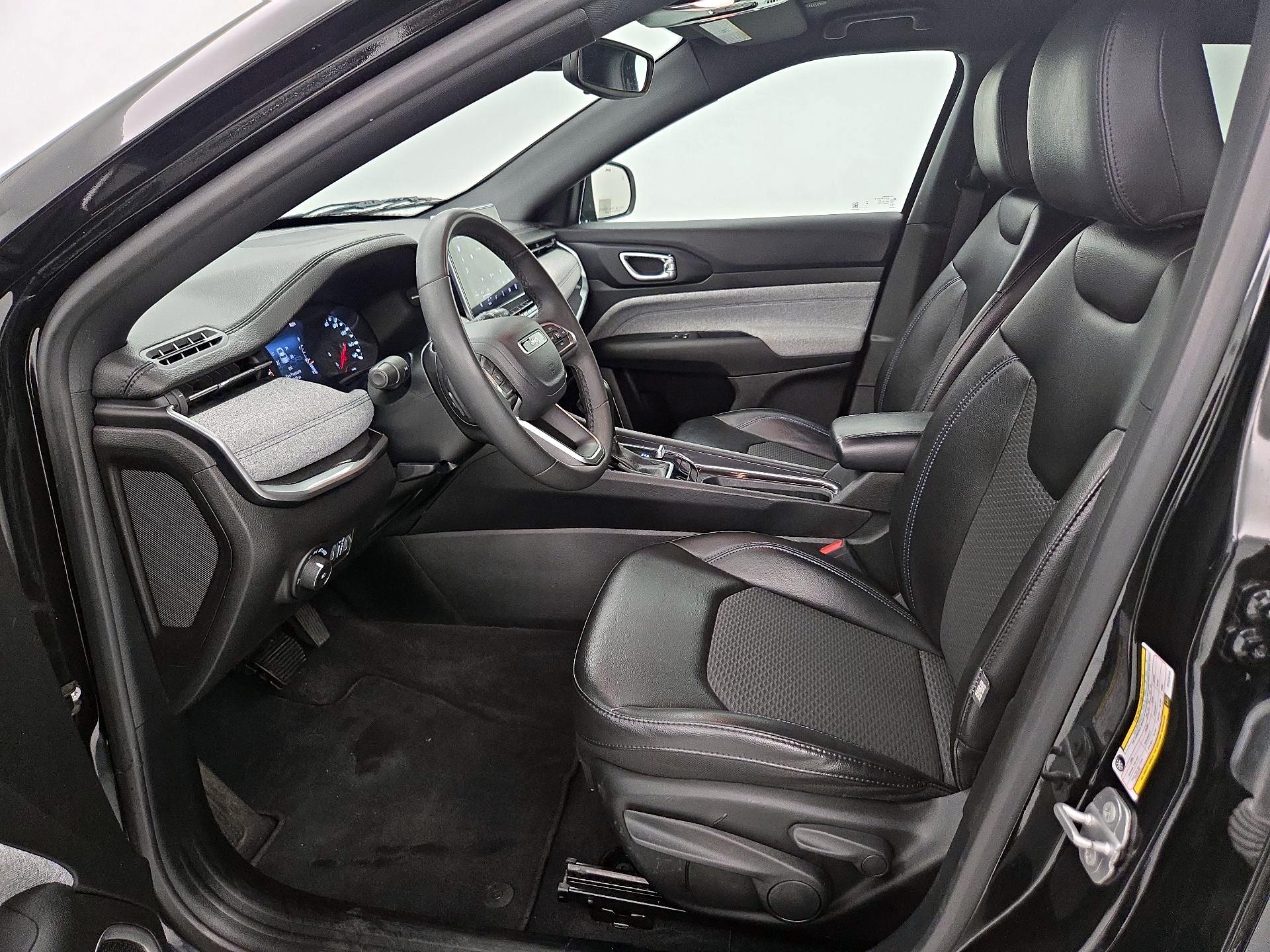 Thumbnail: 2023 Jeep Compass - 11