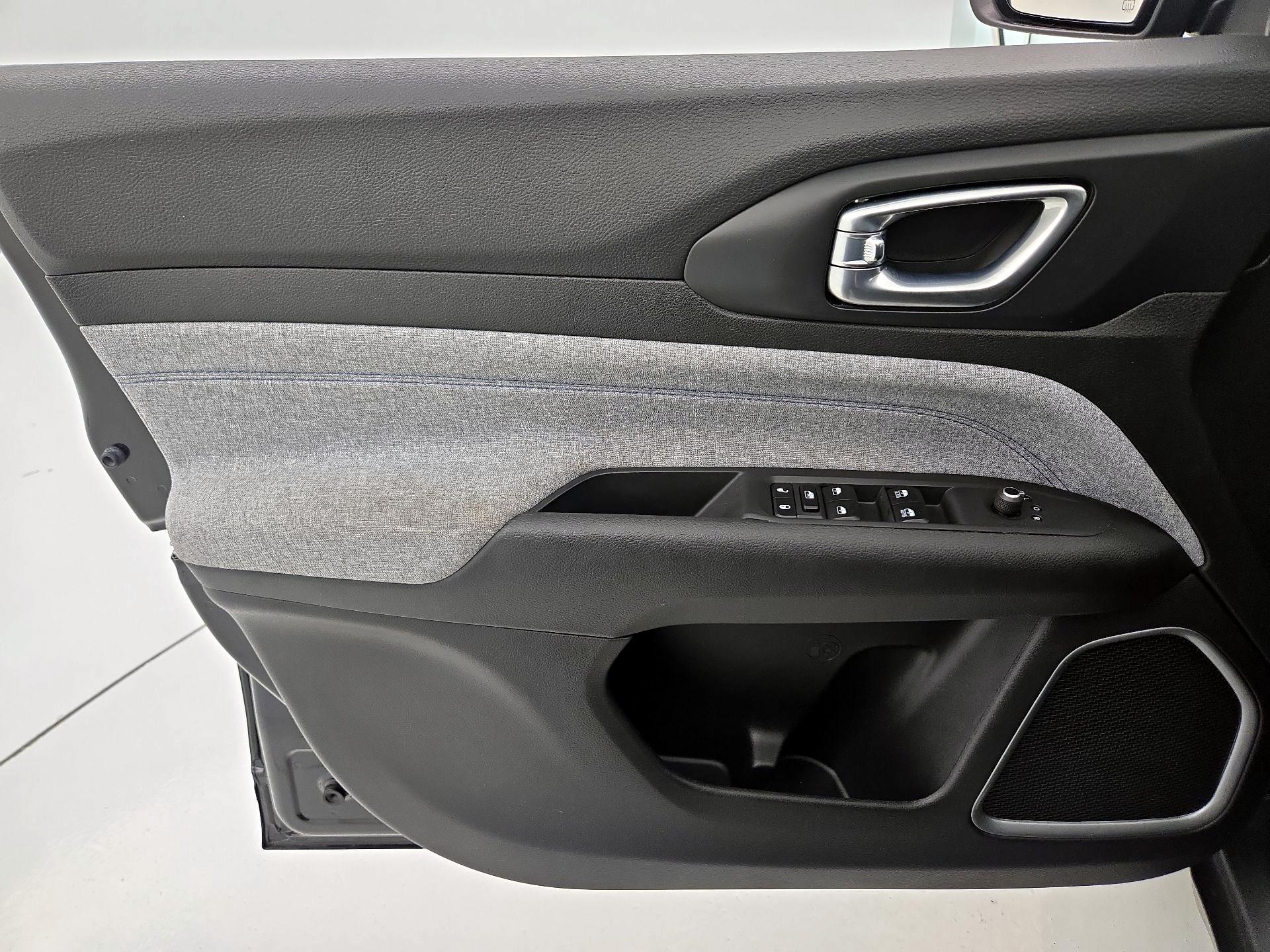 Thumbnail: 2023 Jeep Compass - 12