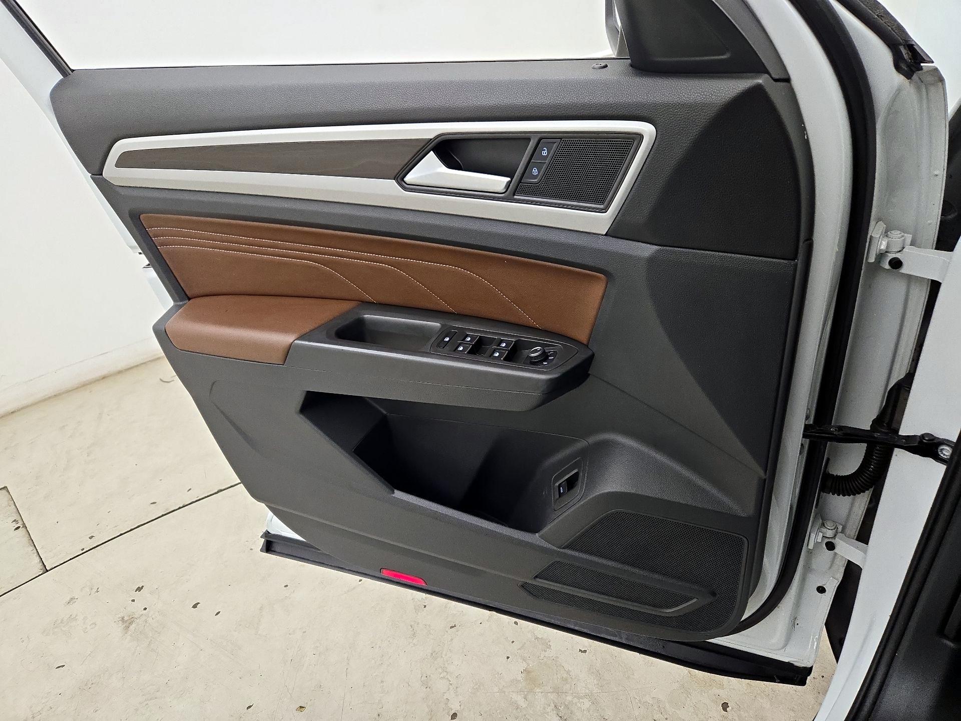 Thumbnail: 2022 Volkswagen Atlas - 12