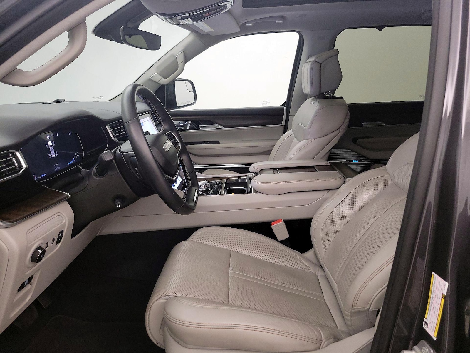 2022 Jeep Grand Wagoneer Series I - Photo 12