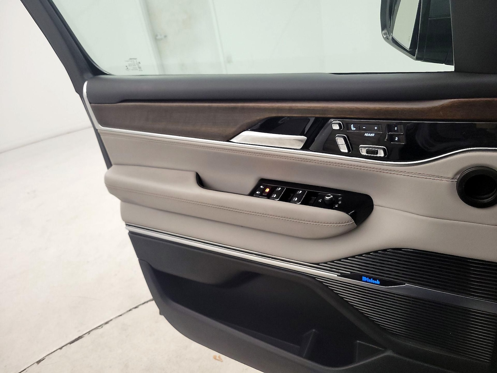 2022 Jeep Grand Wagoneer Series I - Photo 13