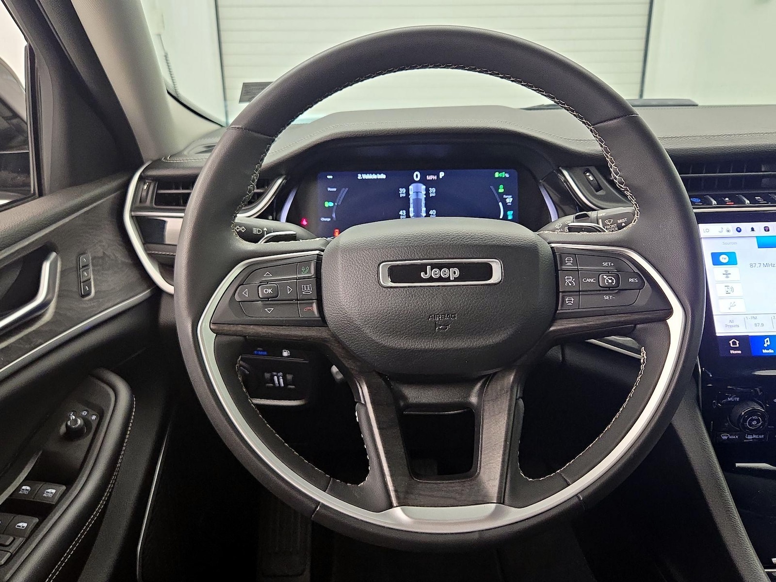 2023 Jeep Grand Cherokee 30th Anniversary 4xe - Photo 11