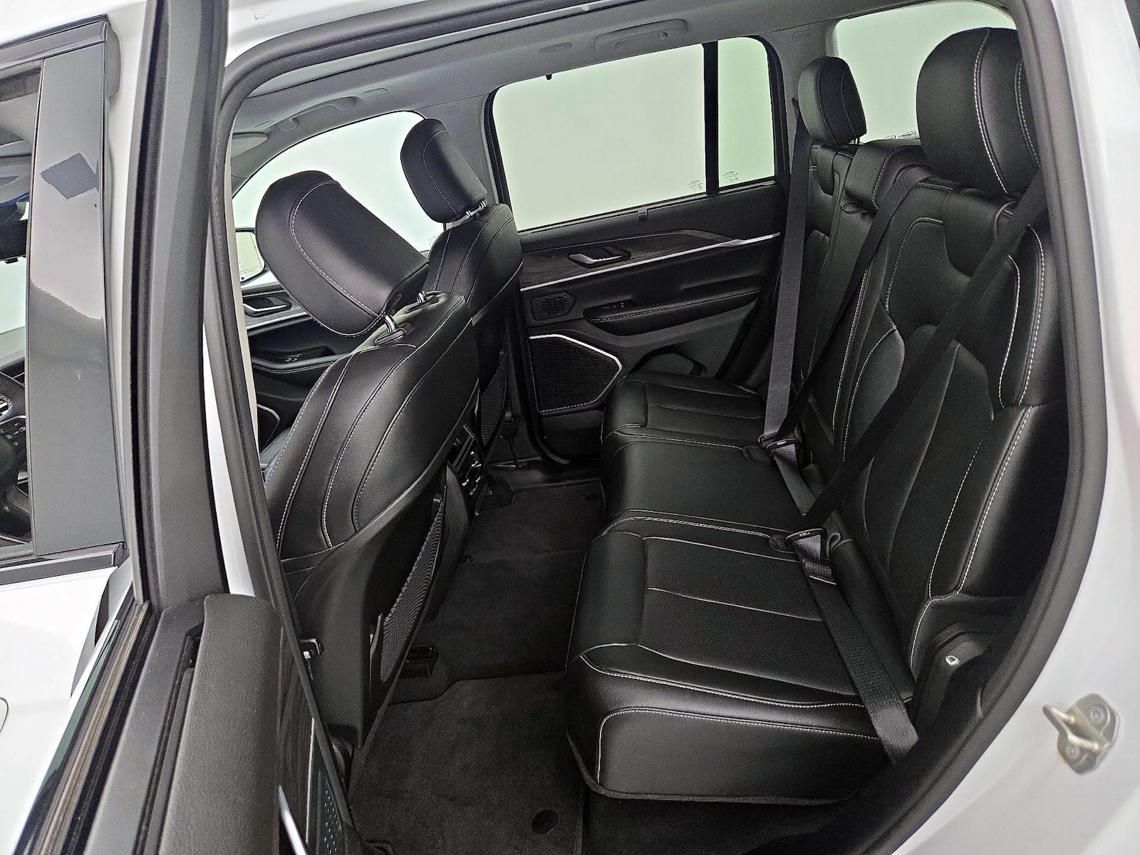 2023 Jeep Grand Cherokee 30th Anniversary 4xe - Photo 22