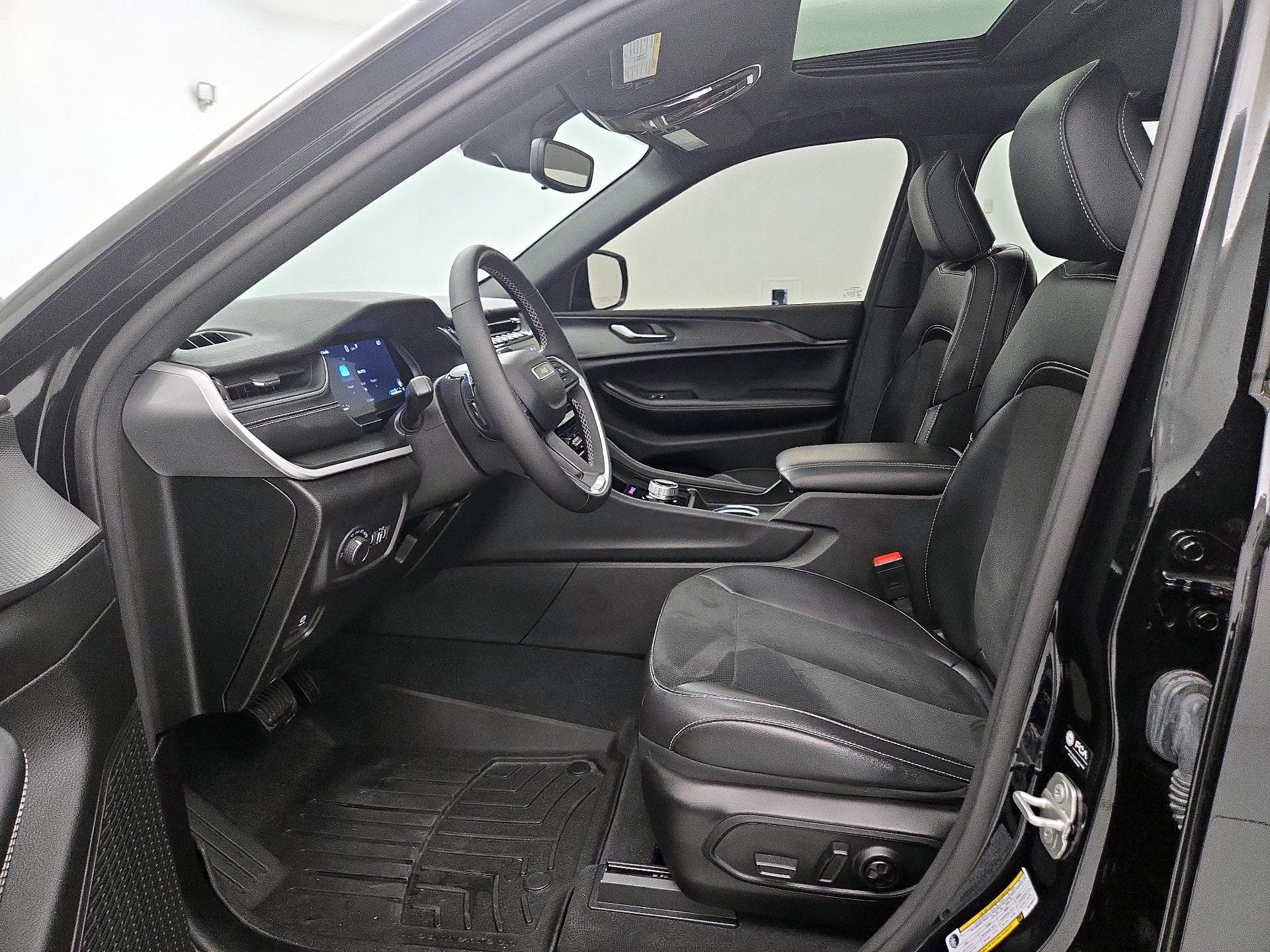 Thumbnail: 2024 Jeep Grand Cherokee - 11