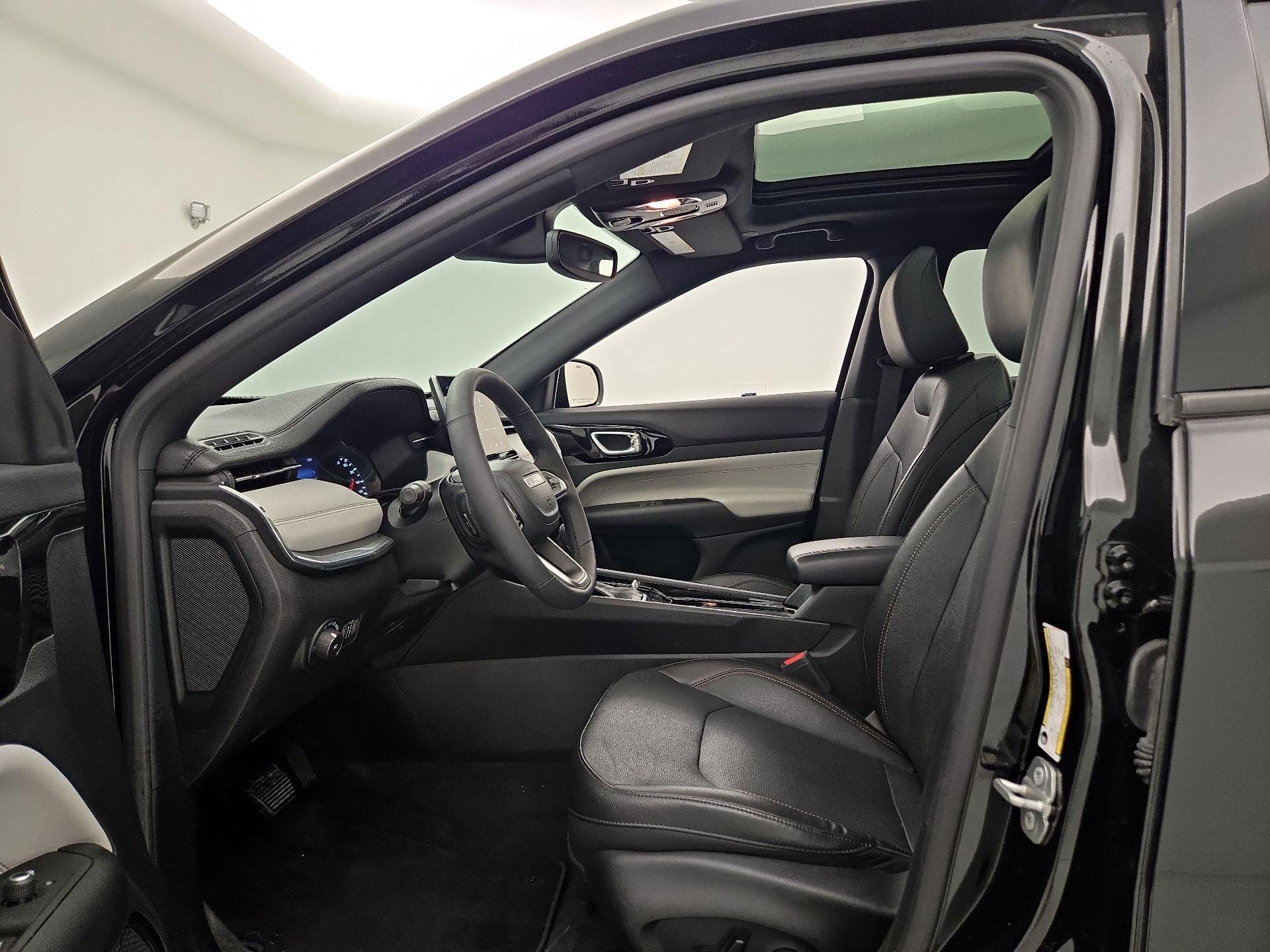 Thumbnail: 2023 Jeep Compass - 11