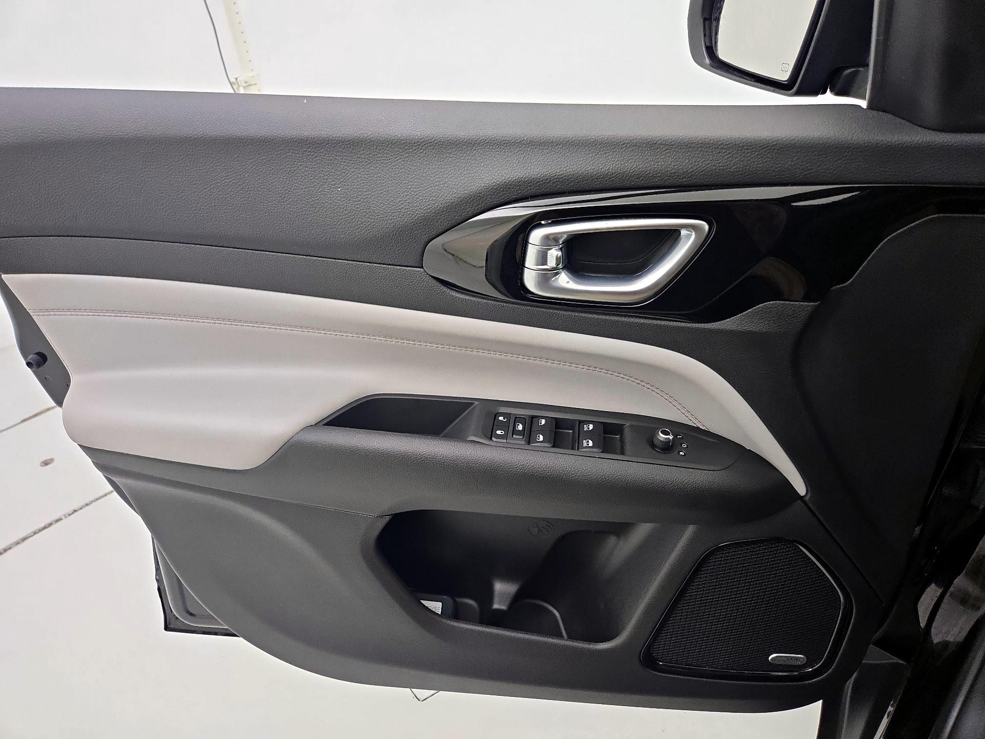 Thumbnail: 2023 Jeep Compass - 12