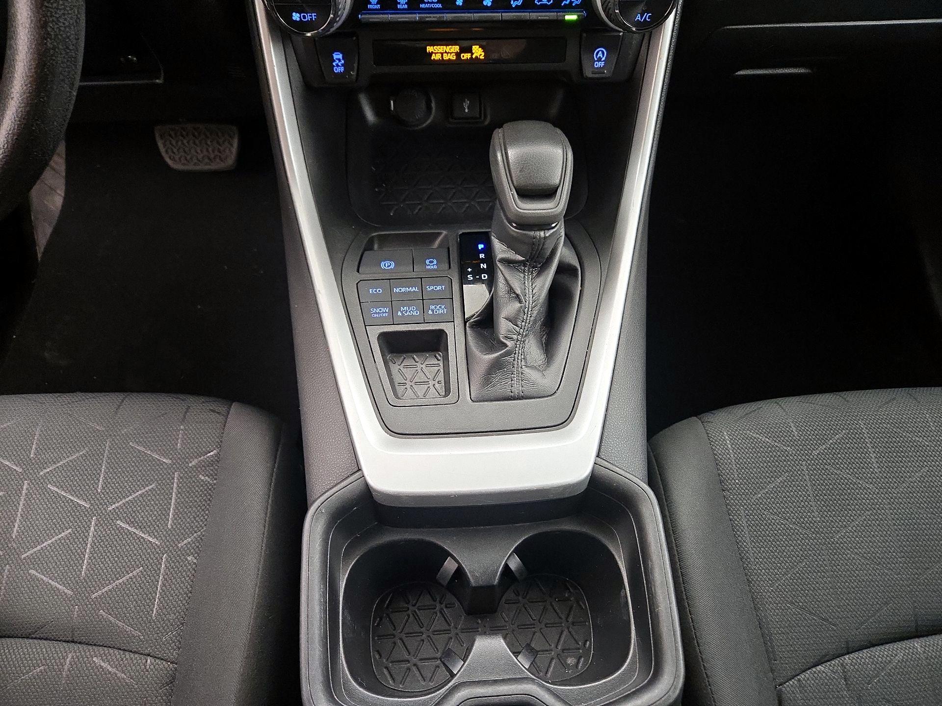 Thumbnail: 2021 Toyota RAV4 - 17