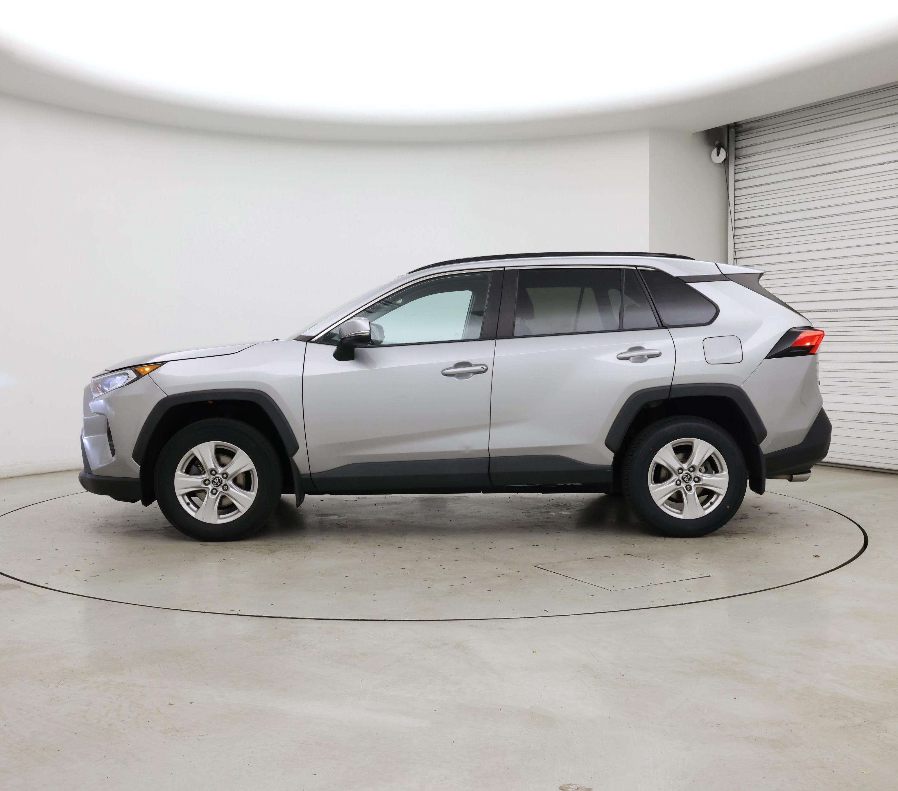 Thumbnail: 2021 Toyota RAV4 - 3