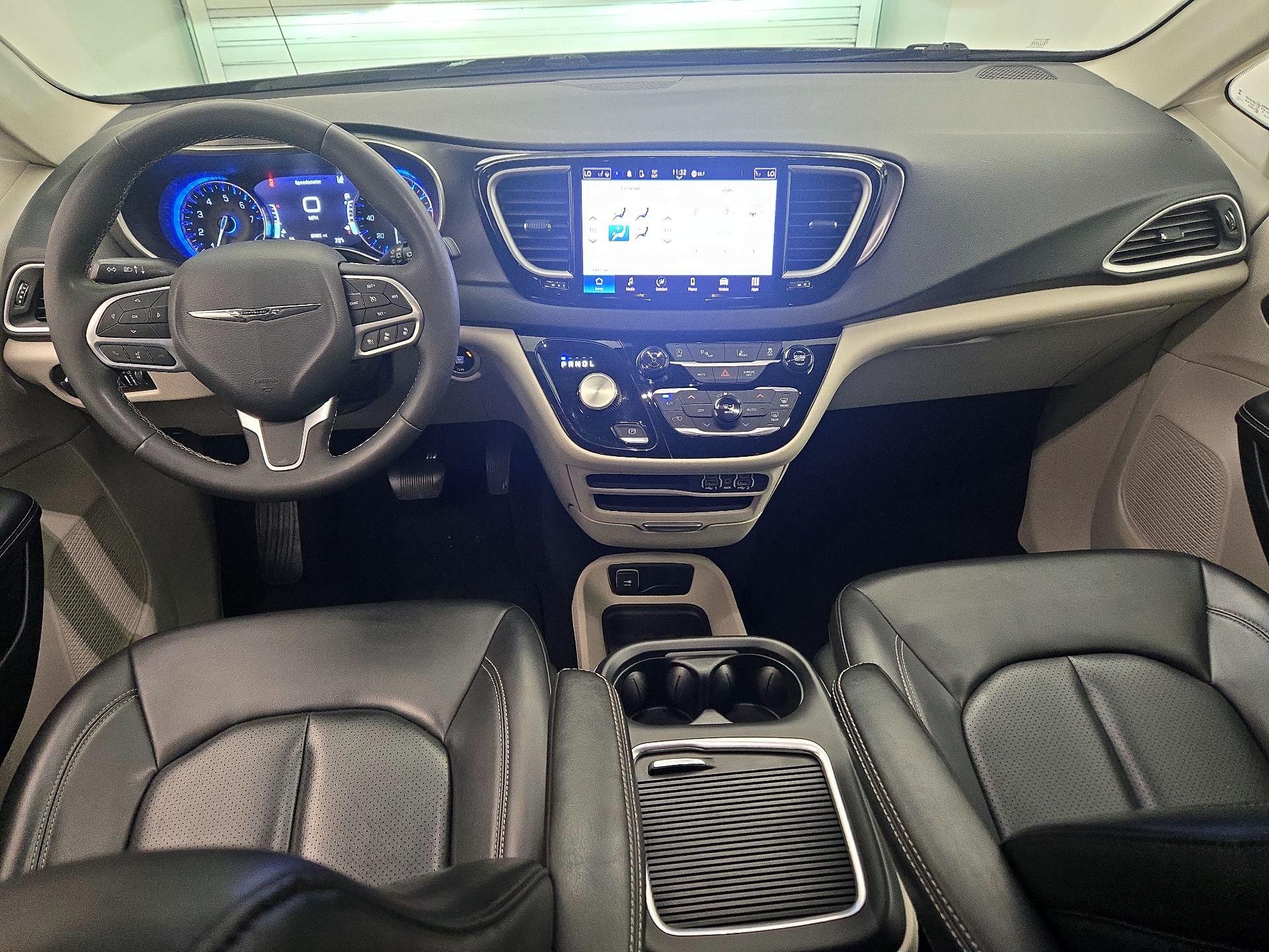 Thumbnail: 2023 Chrysler Pacifica - 9